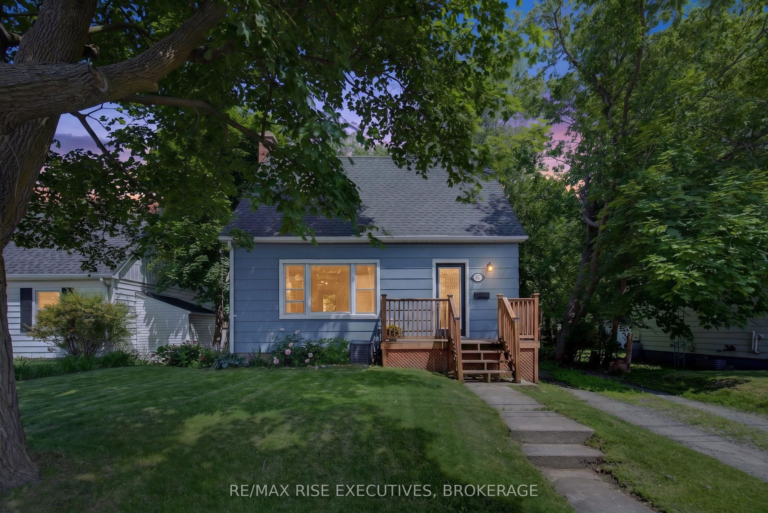 807 Brock Street