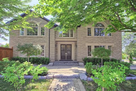 646 Brooker Ridge Newmarket ON L3X 1V7