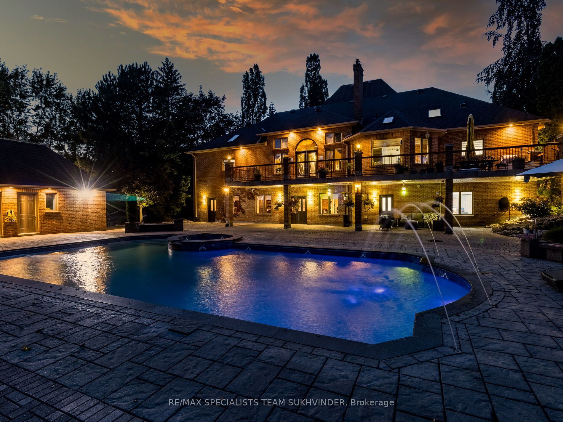 12 Edgeforest Drive