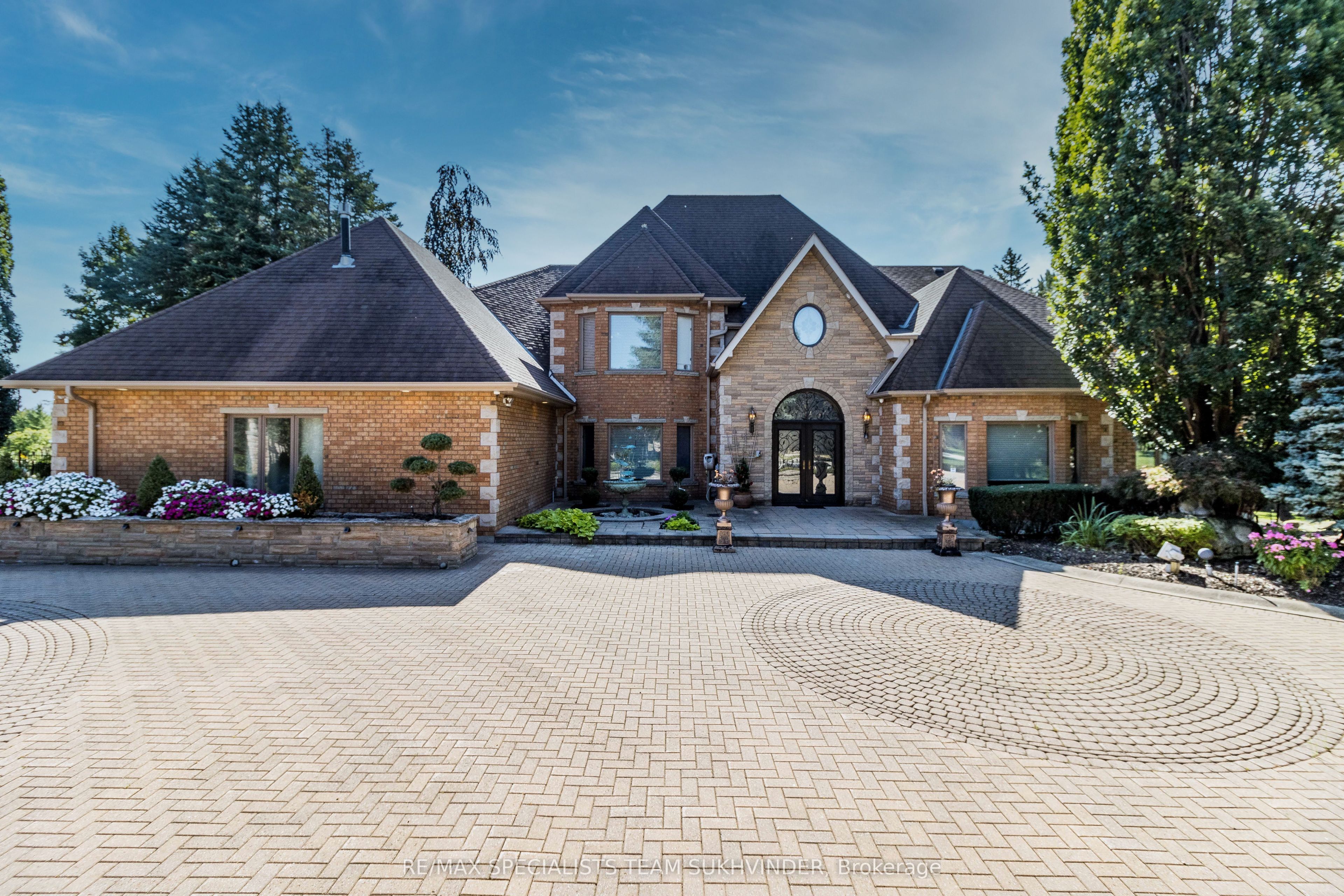 12 Edgeforest Drive