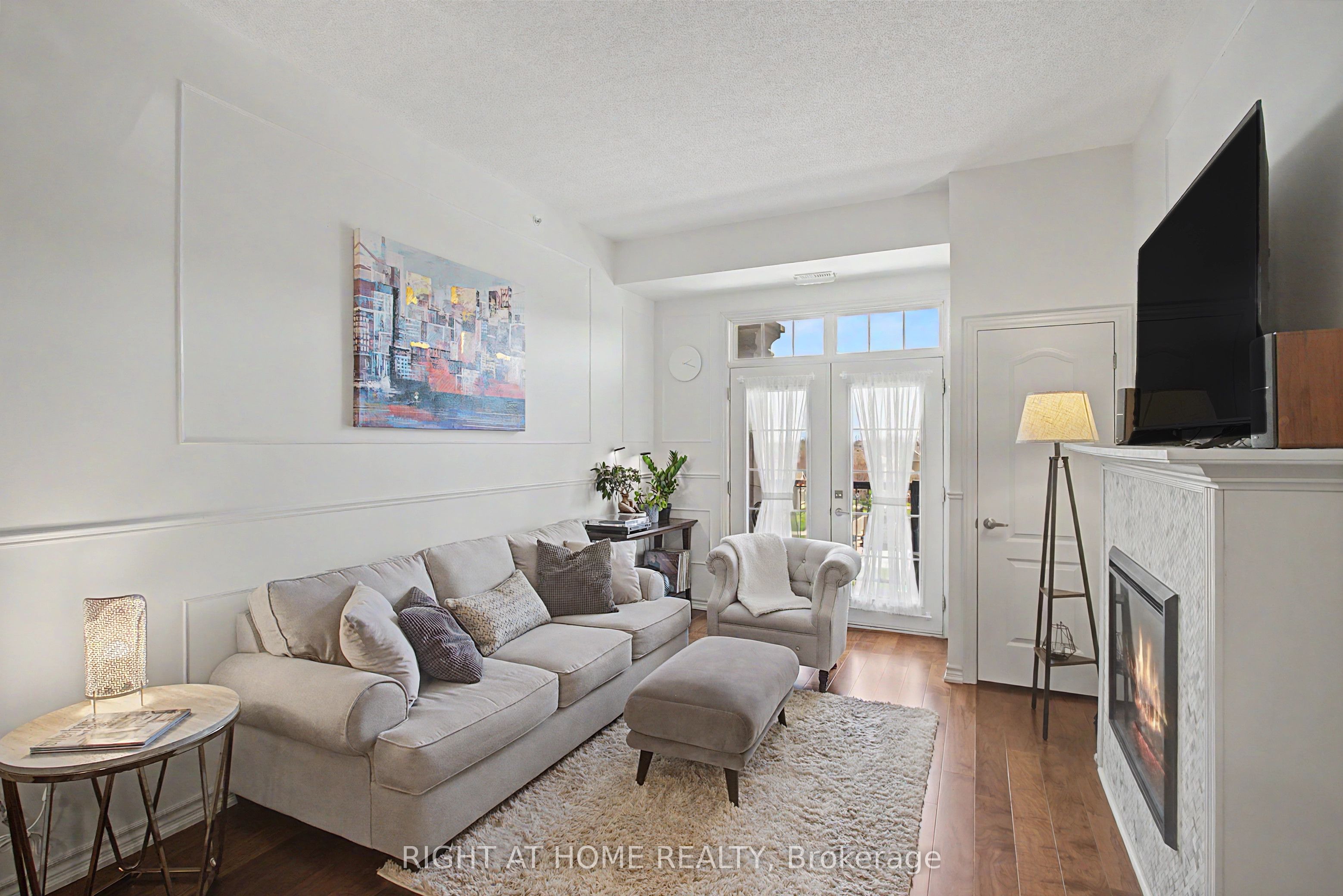 1460 Main Street E 404