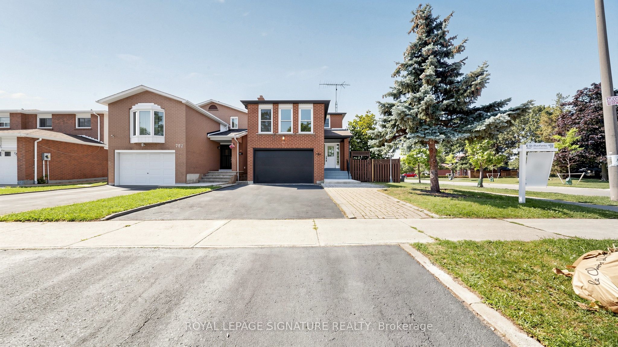 784 Galloway Crescent