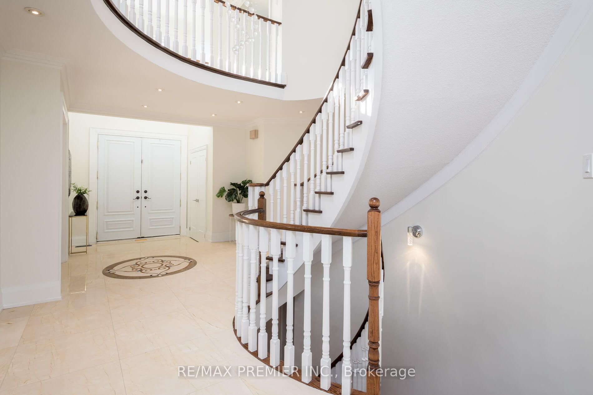 101 Woodgreen Drive N