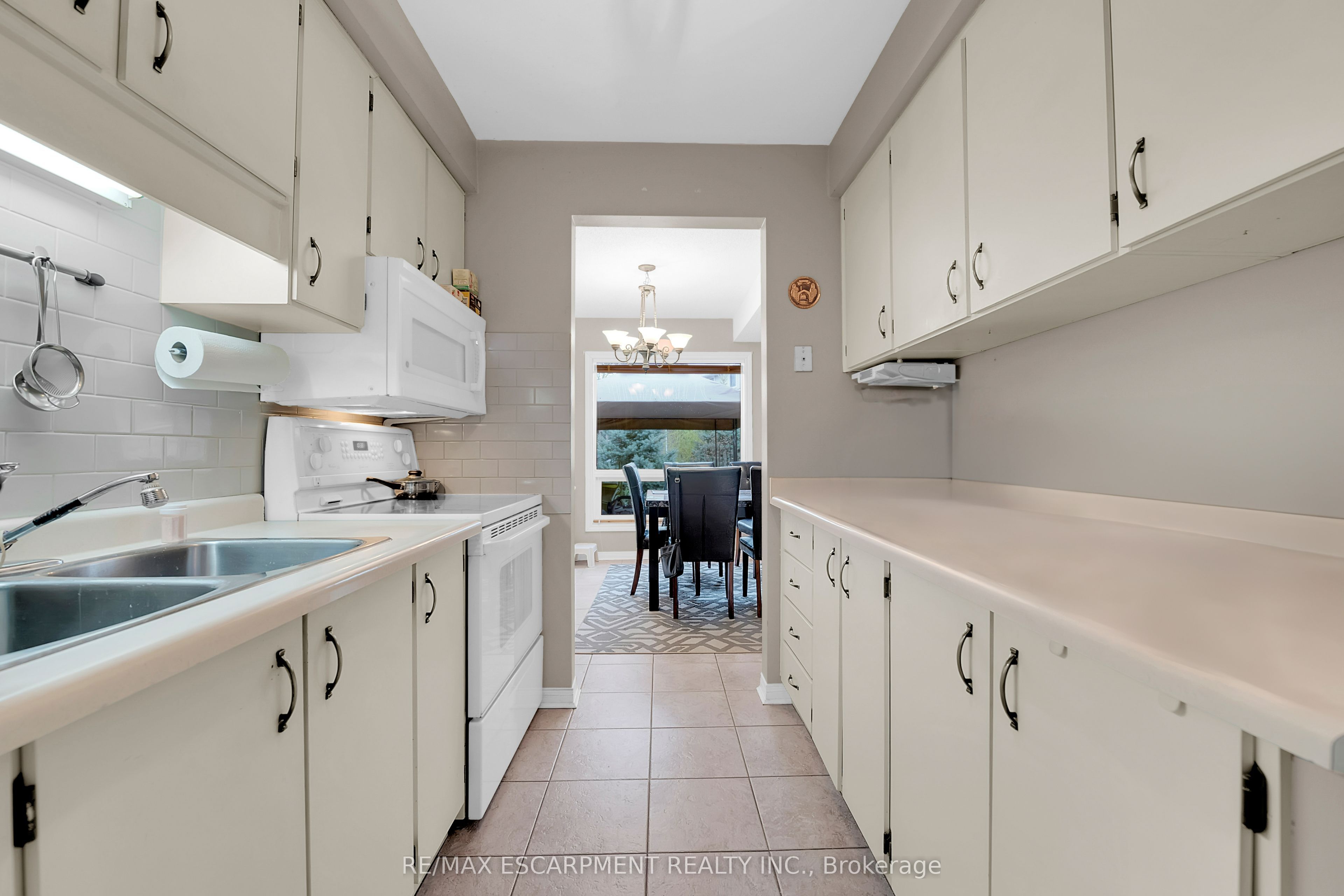 5016 Friesen Boulevard