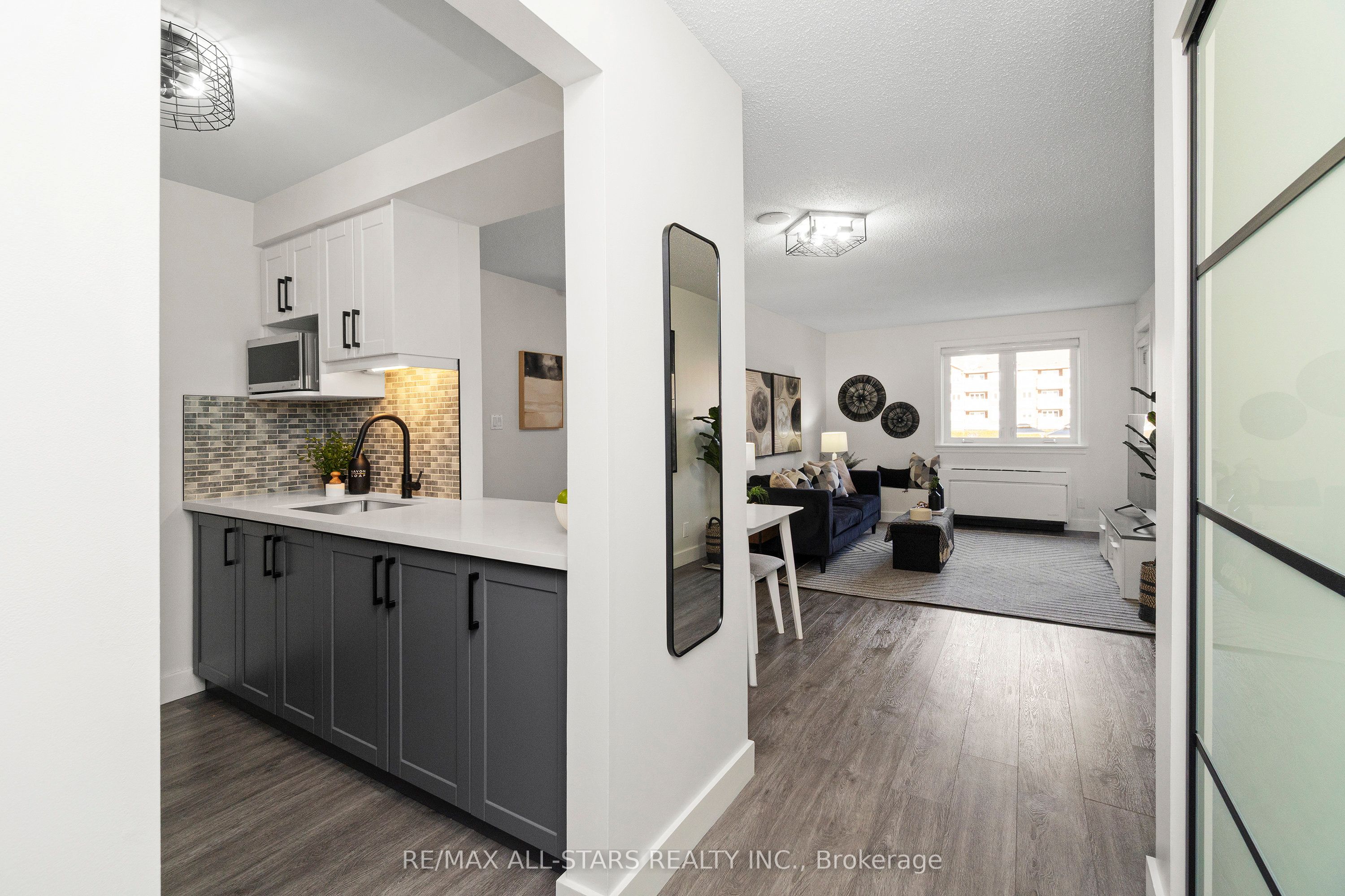 191 Lake Driveway N/A W 211