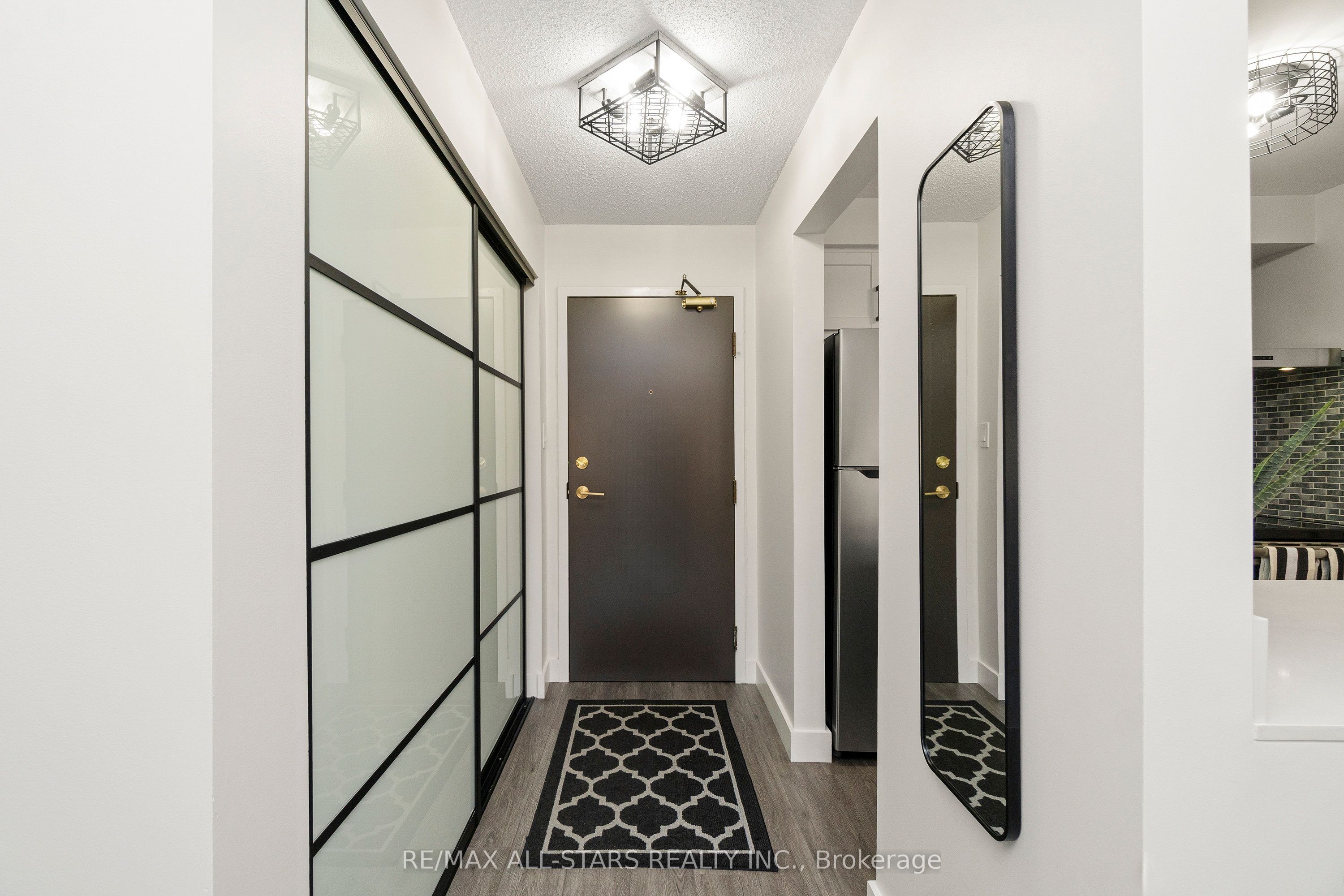 191 Lake Driveway N/A W 211