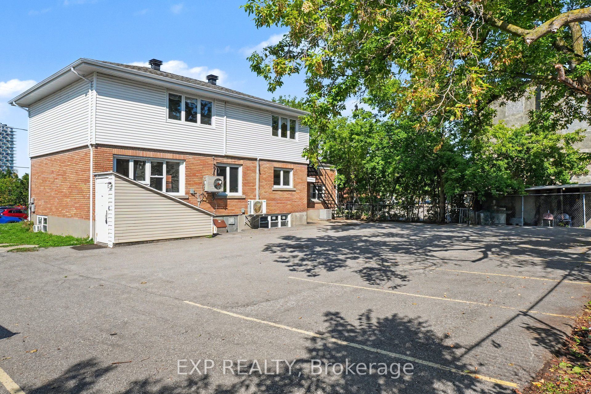 297 Savard Avenue E