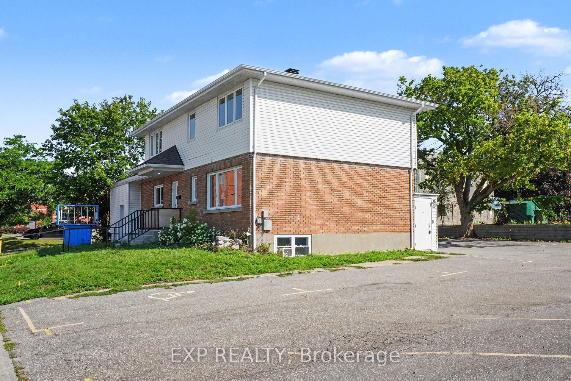 297 Savard Avenue E