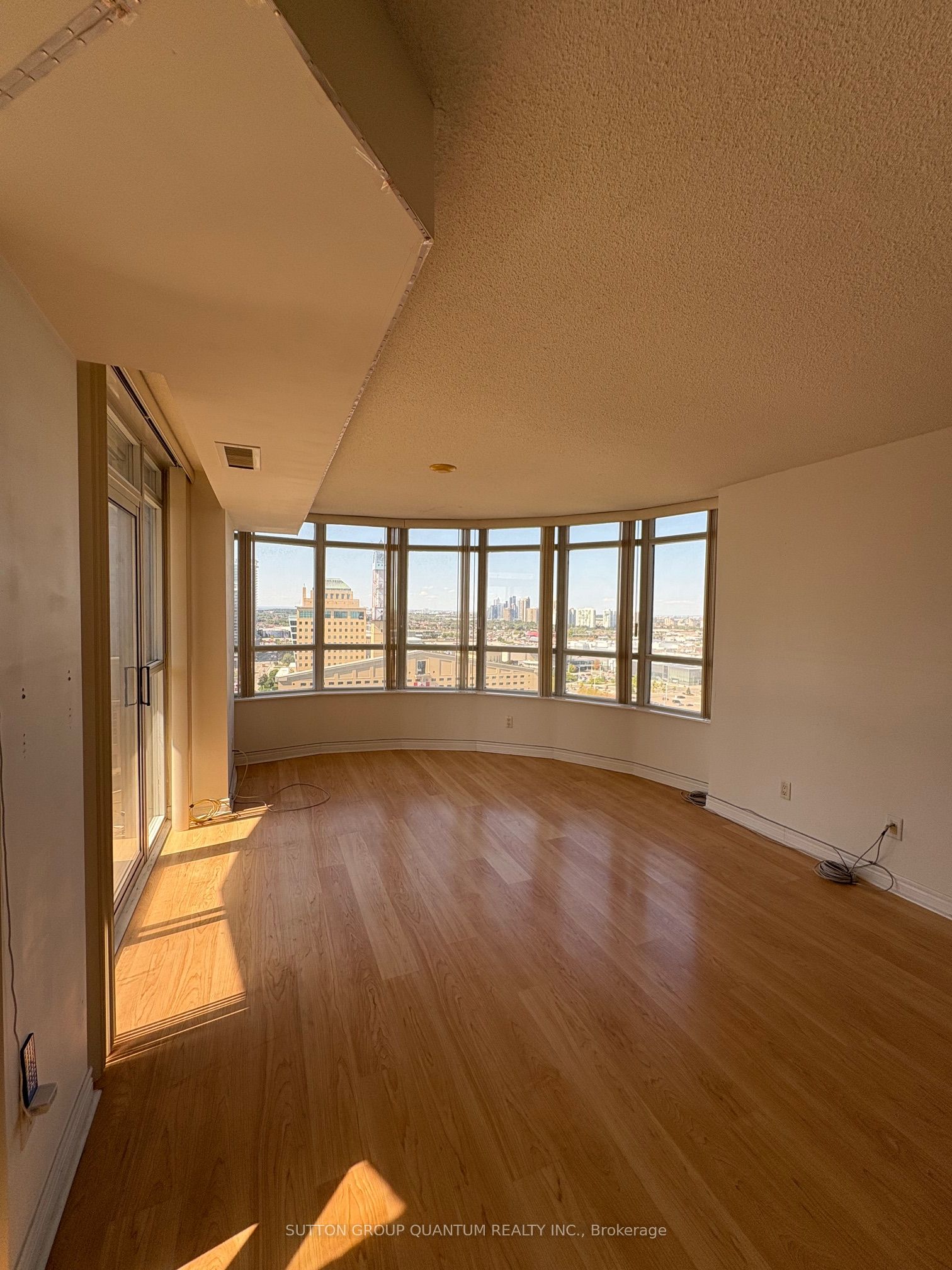 310 Burnhamthorpe Road W 2102