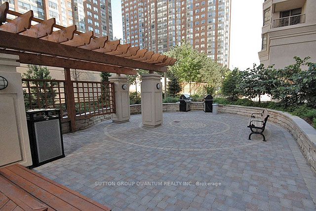 310 Burnhamthorpe Road W 2102