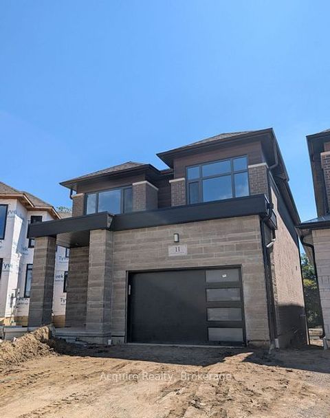 11 Dagenham Dr Drive Whitby ON L1P 0E2