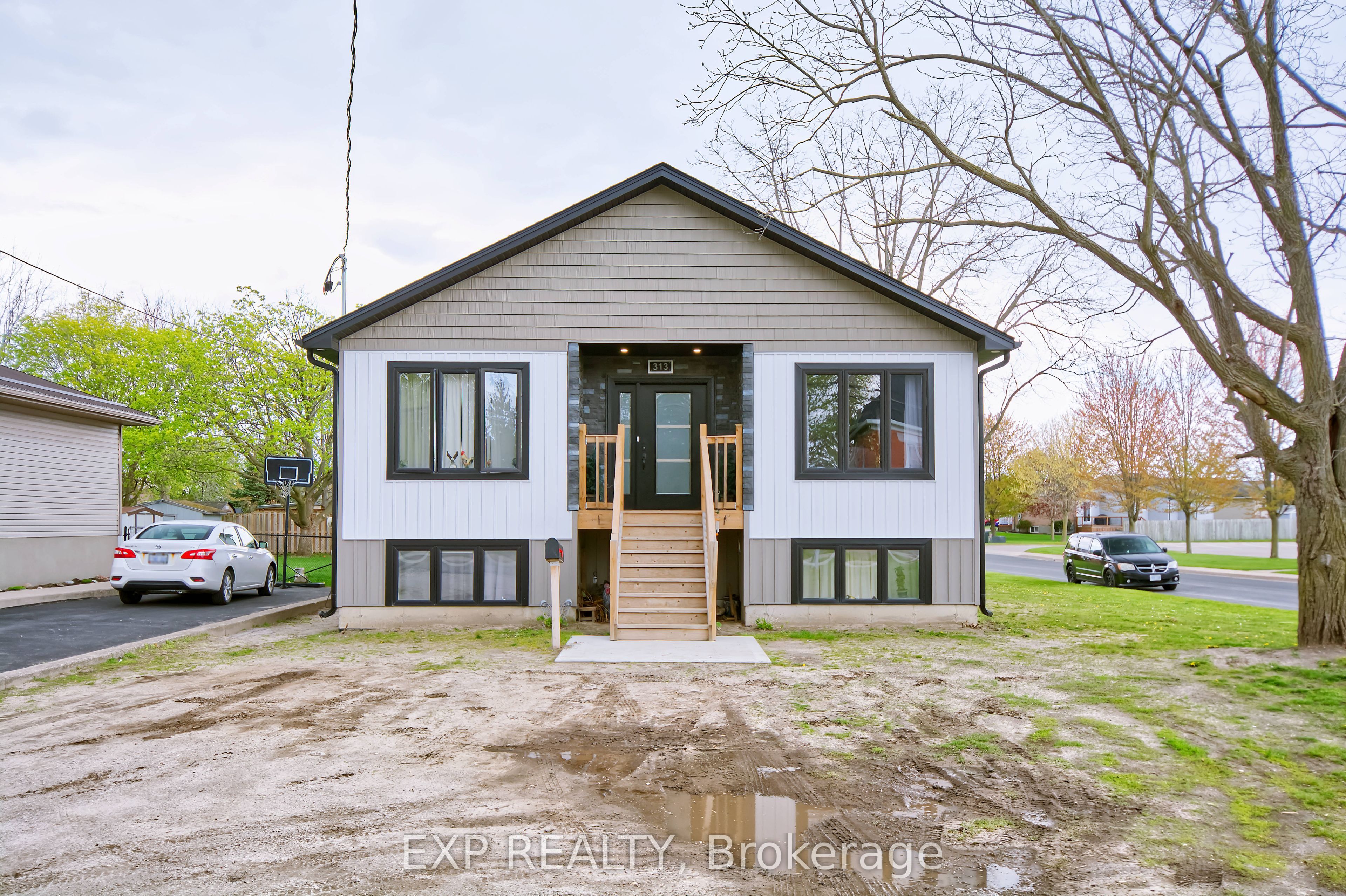 313 John Street S