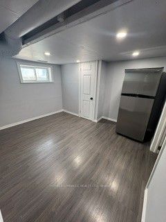 182 Bloor Street W