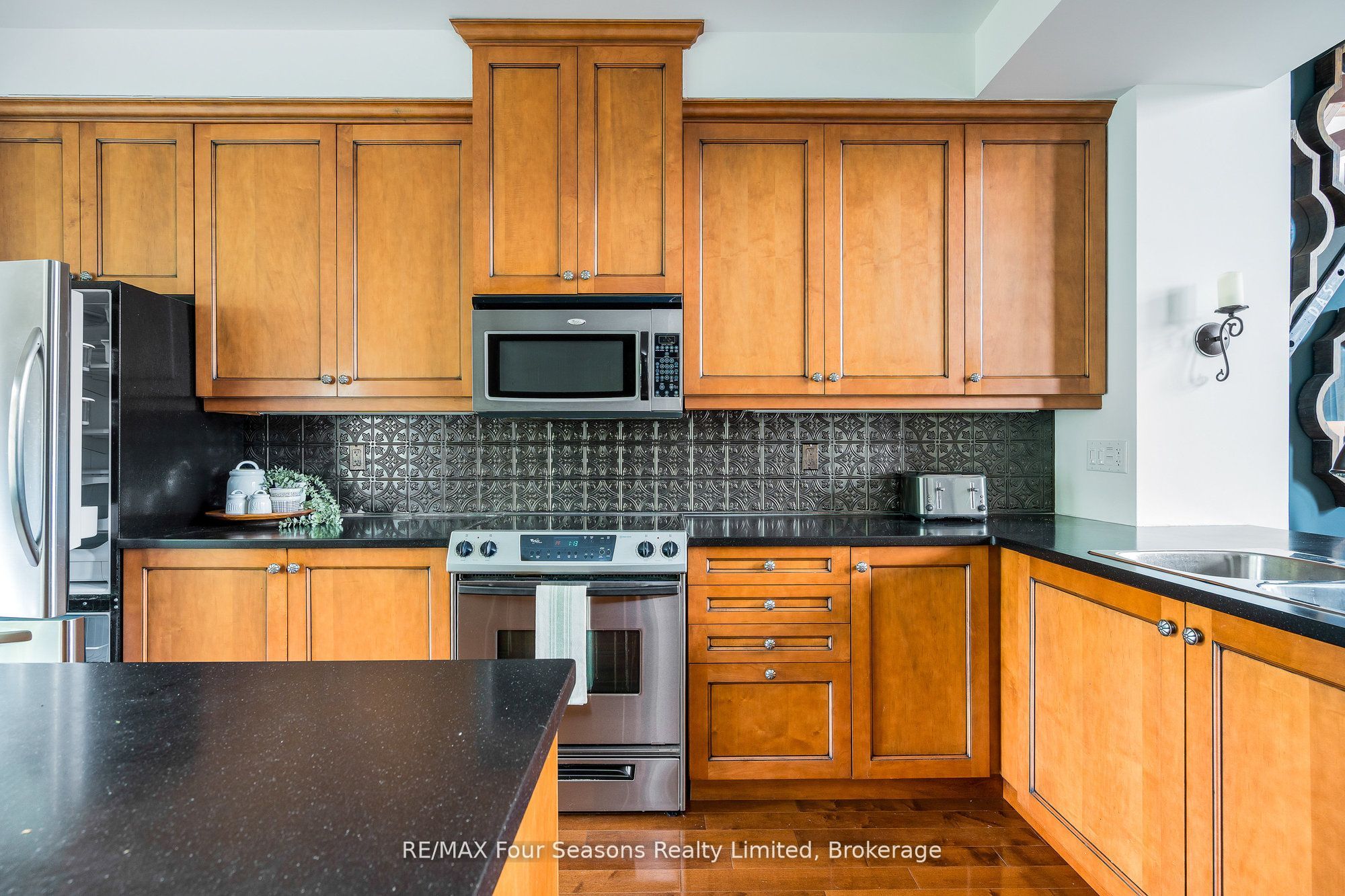 106 Venture Boulevard