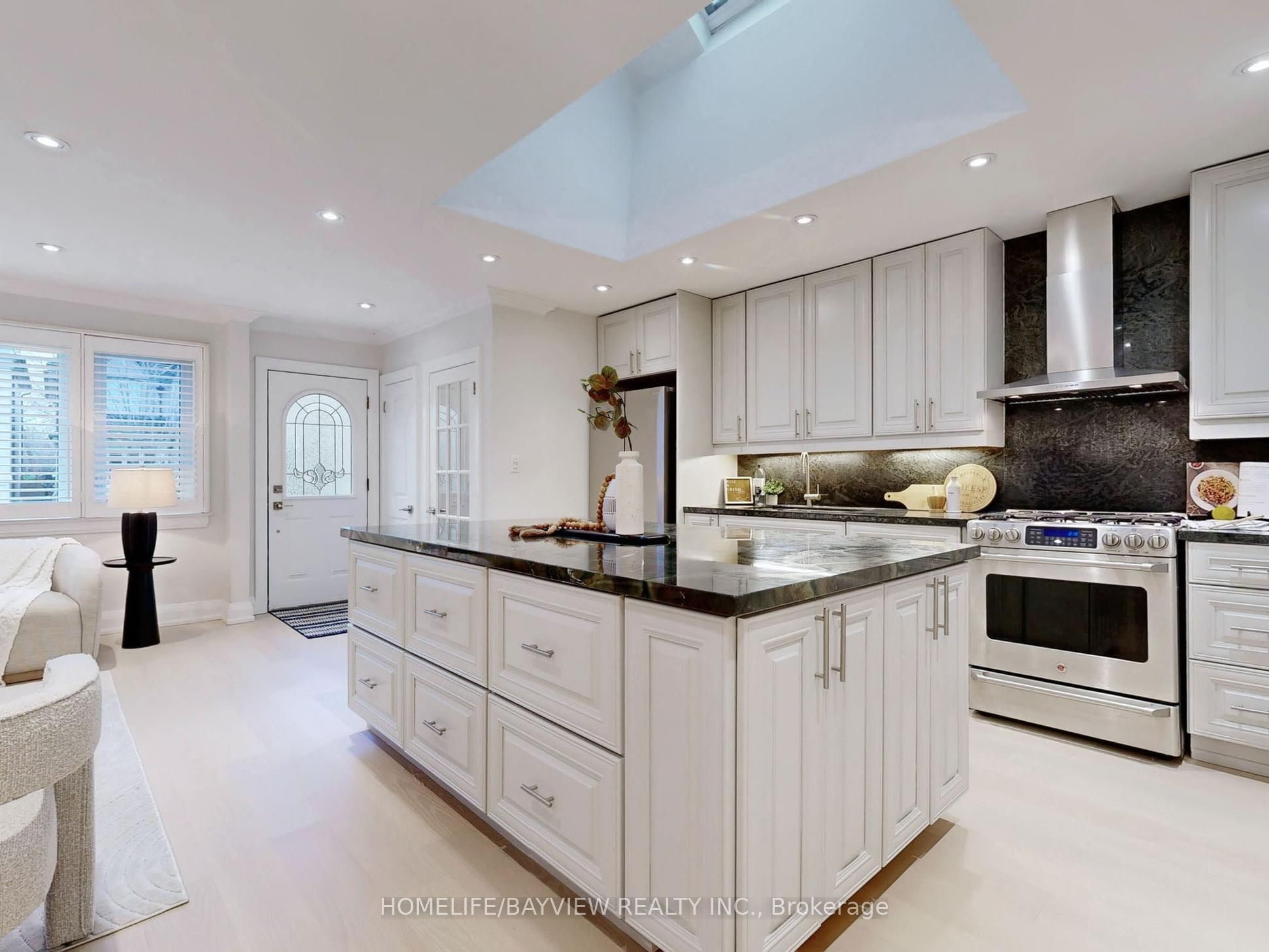 1607 Woodbine Heights Boulevard