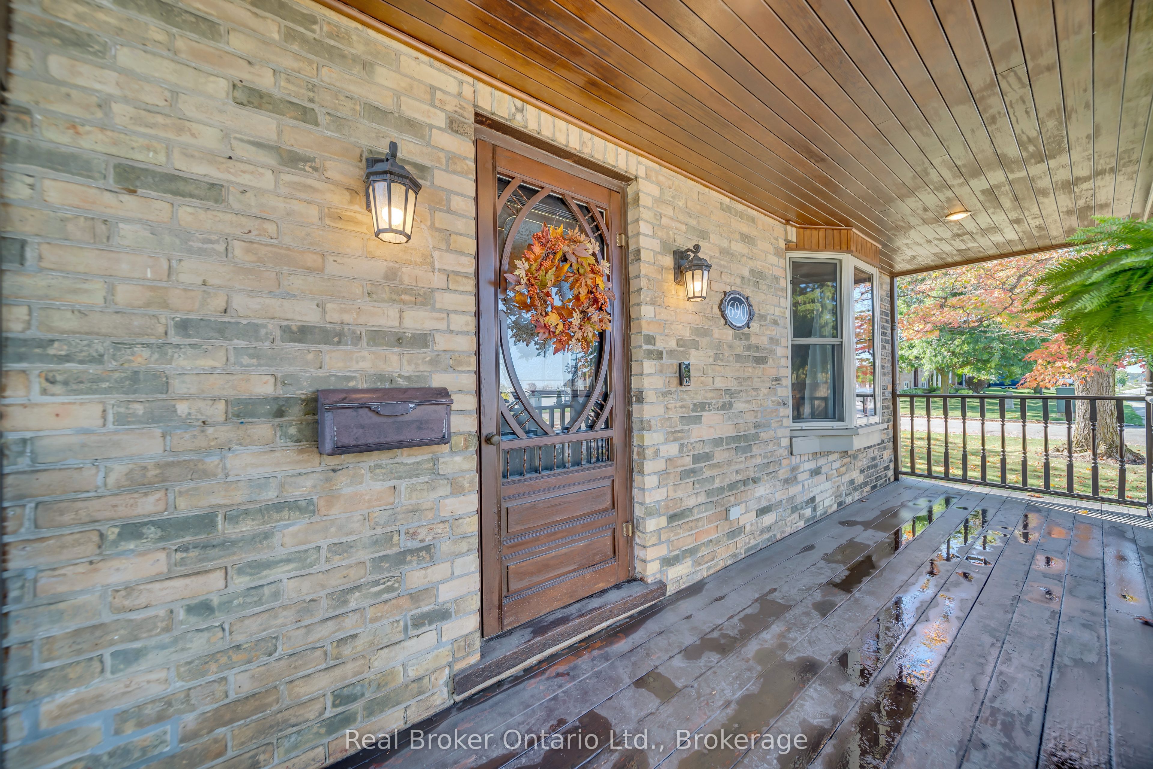 690 Wallace Avenue S