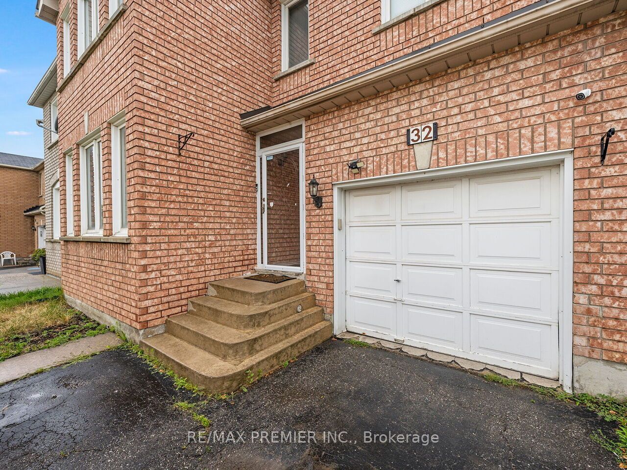 32 Stonebriar Drive