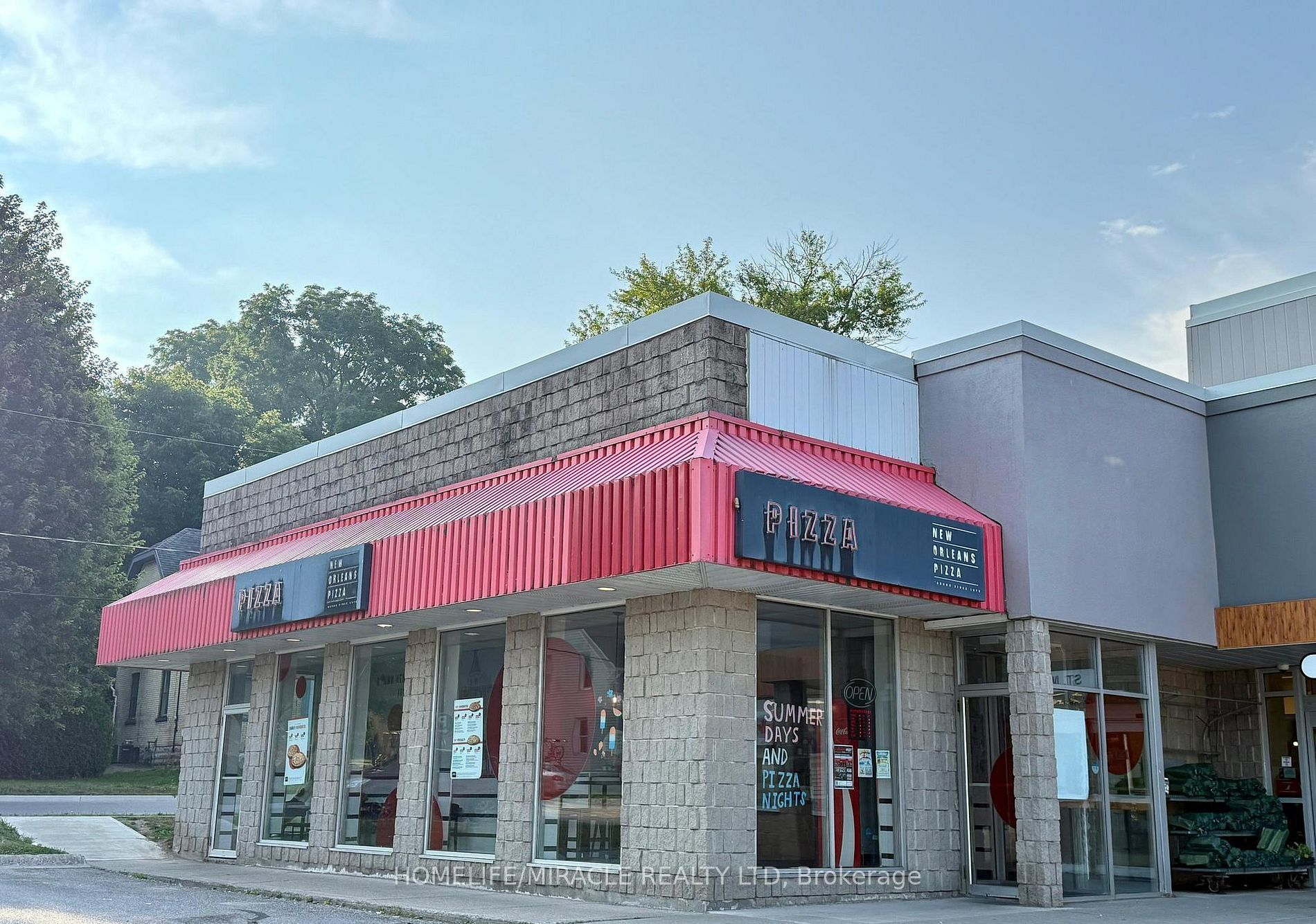 84 Wellington Street S