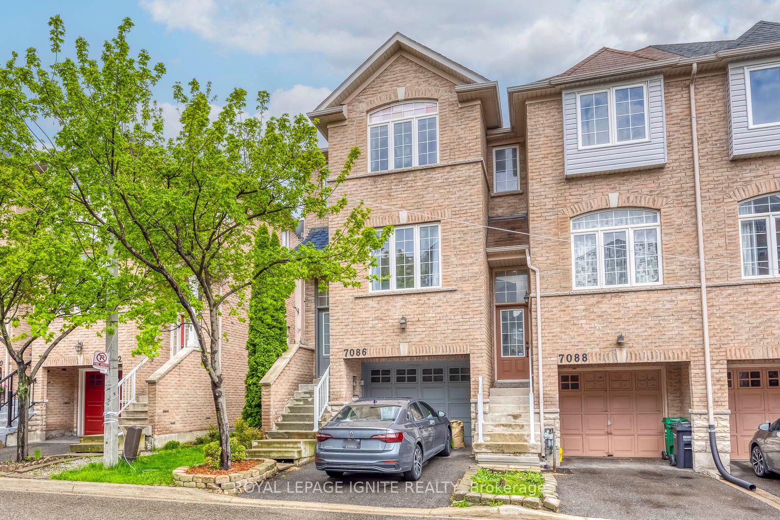 7086 Fairmeadow Crescent