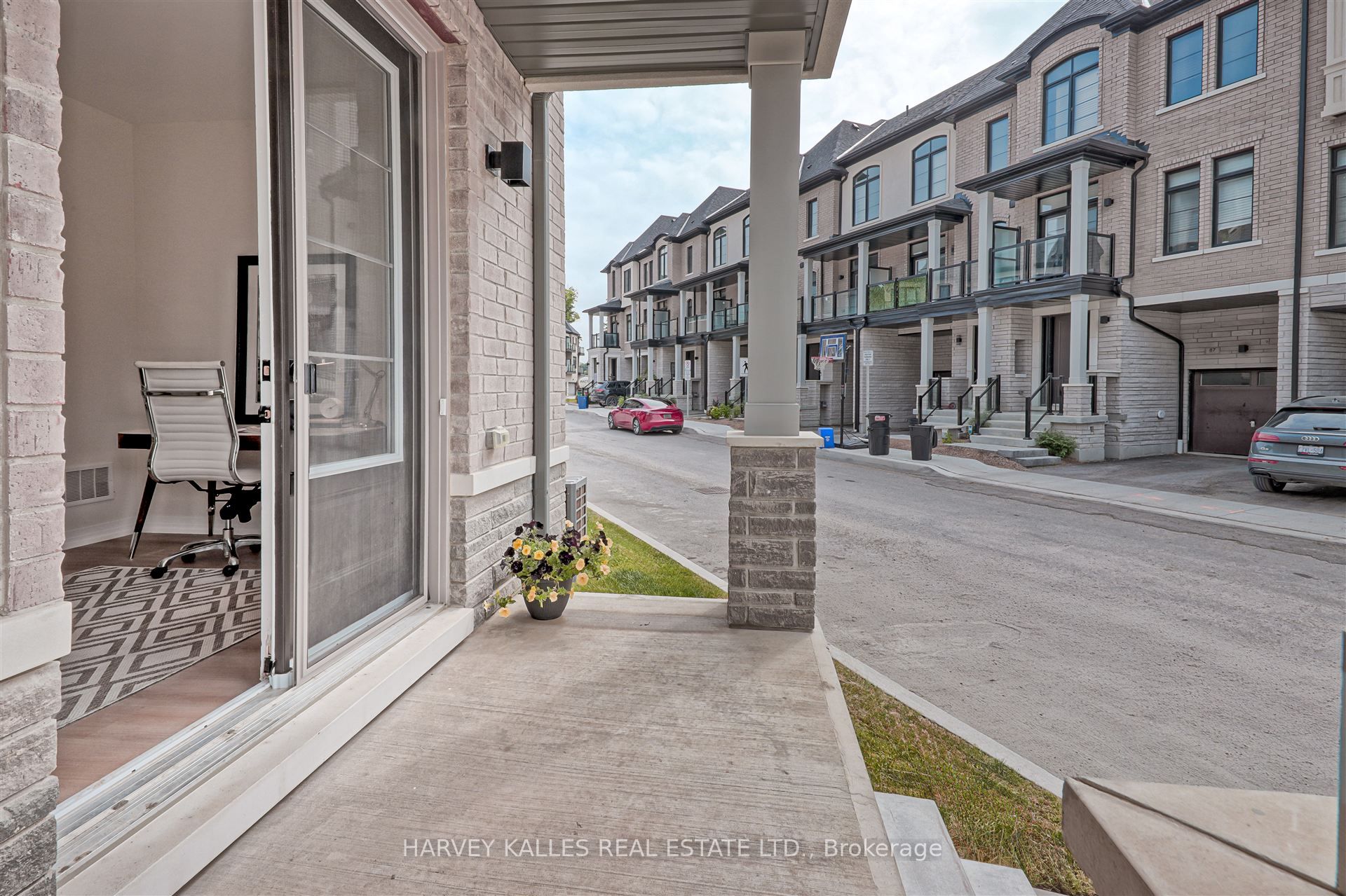 75 De La Roche Drive
