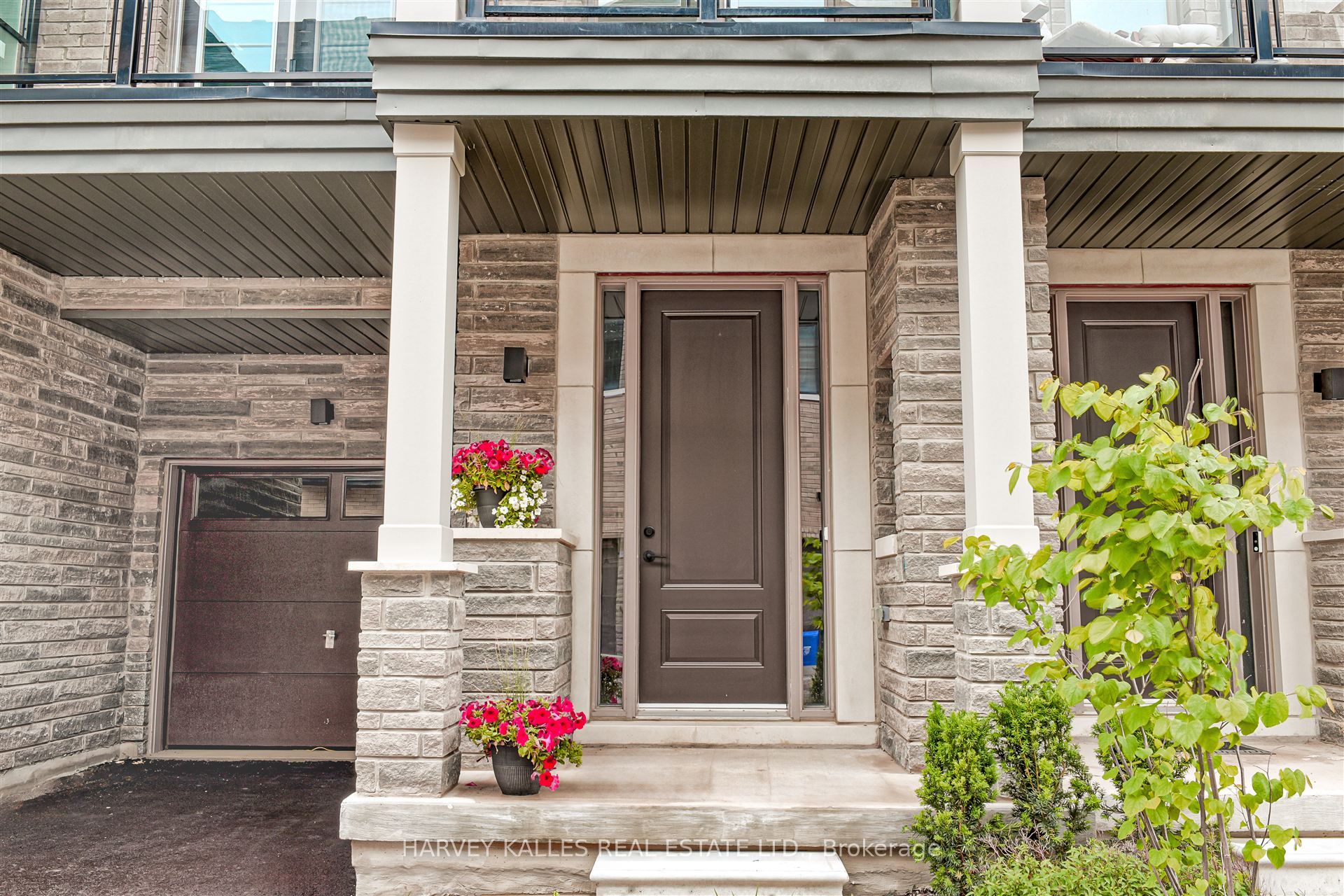 75 De La Roche Drive