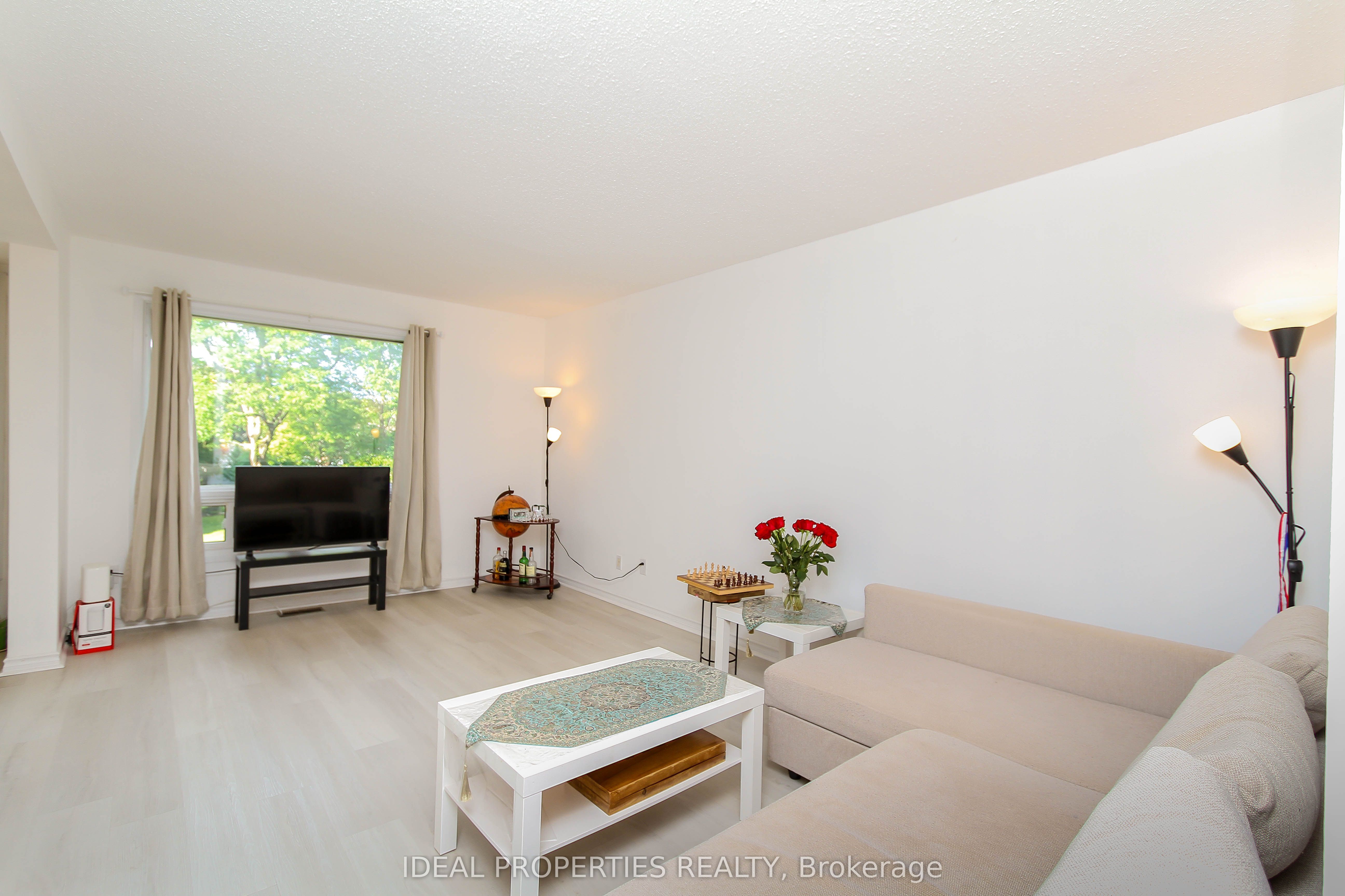 2415 Southvale Crescent 26