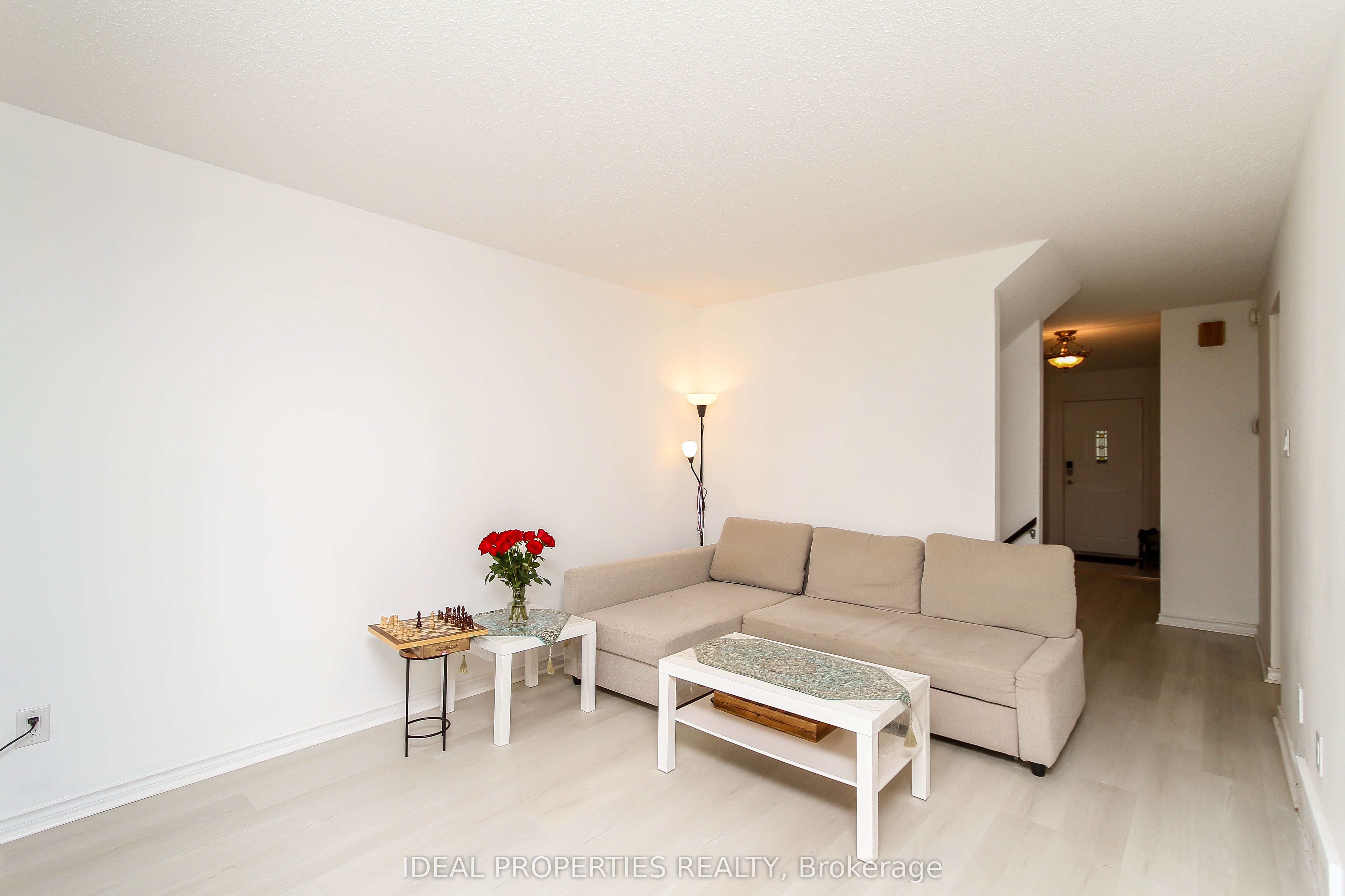 2415 Southvale Crescent 26