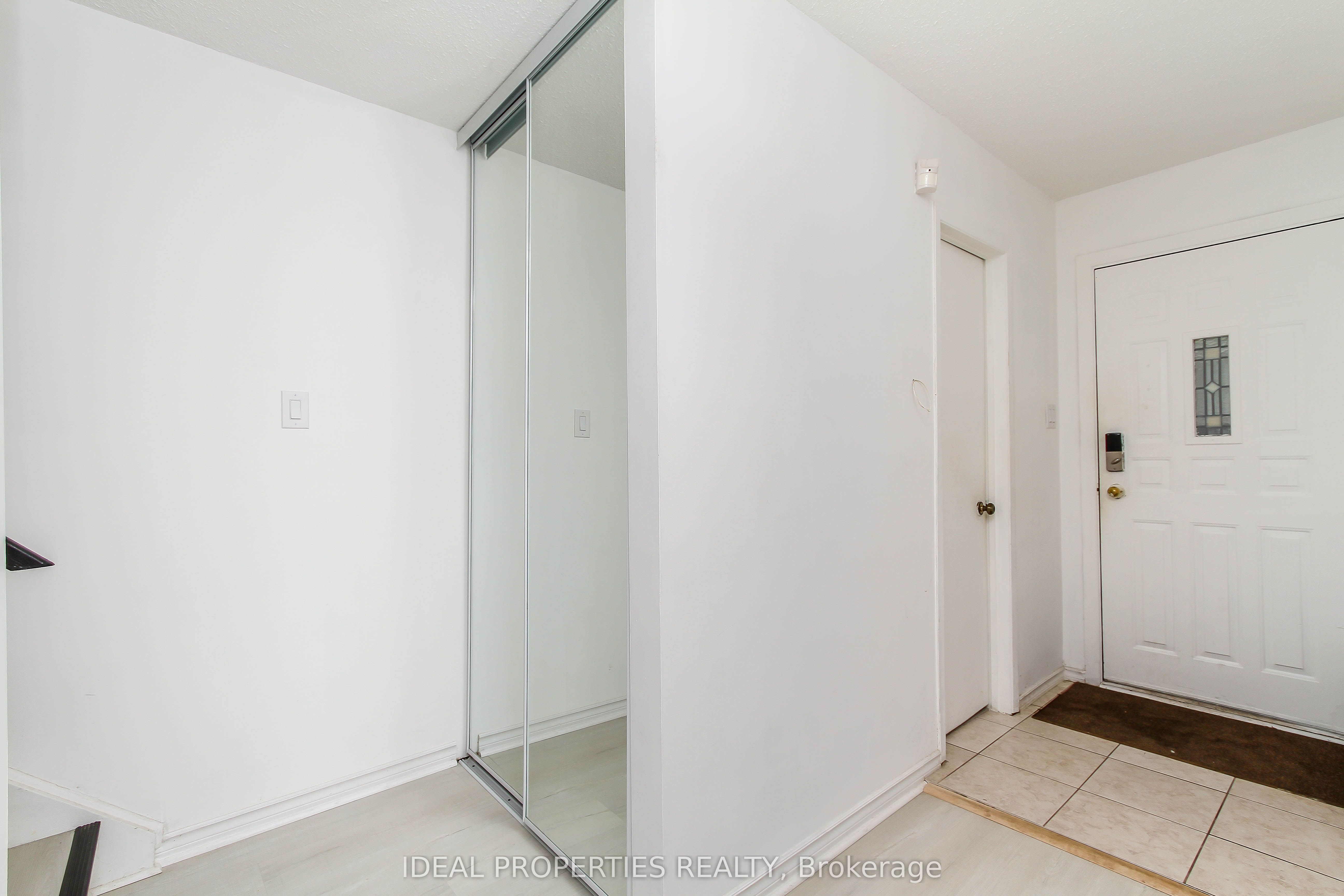 2415 Southvale Crescent 26
