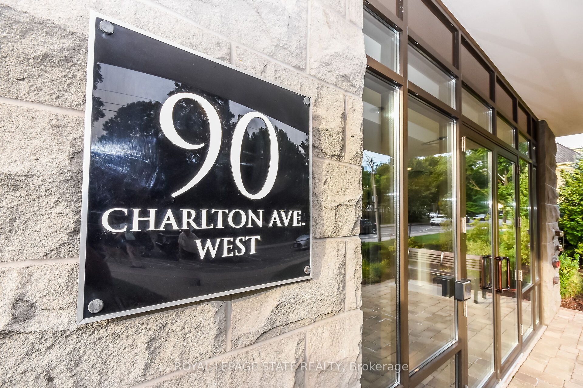 90 Charlton Avenue W 804