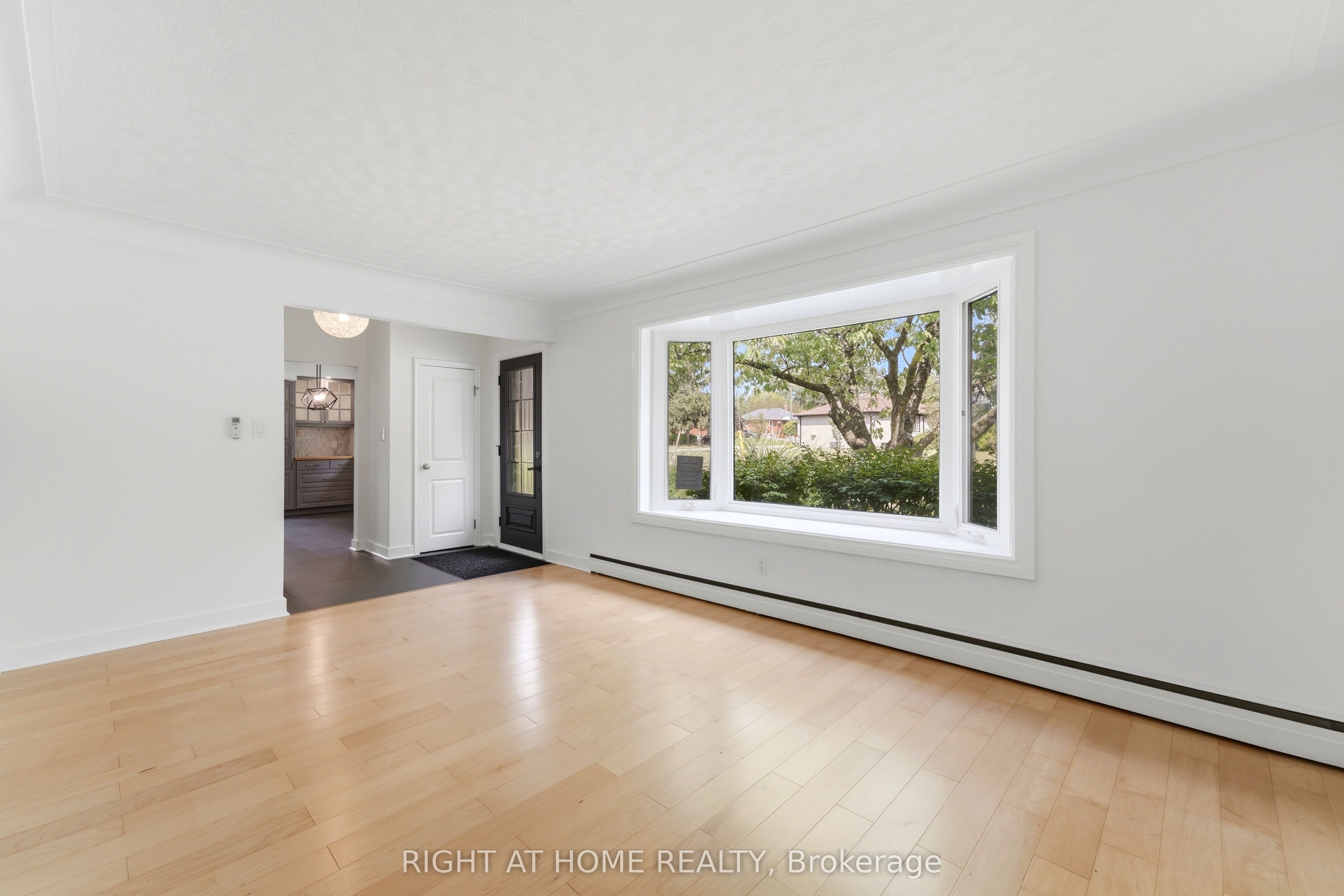 1244 De Quincy Crescent