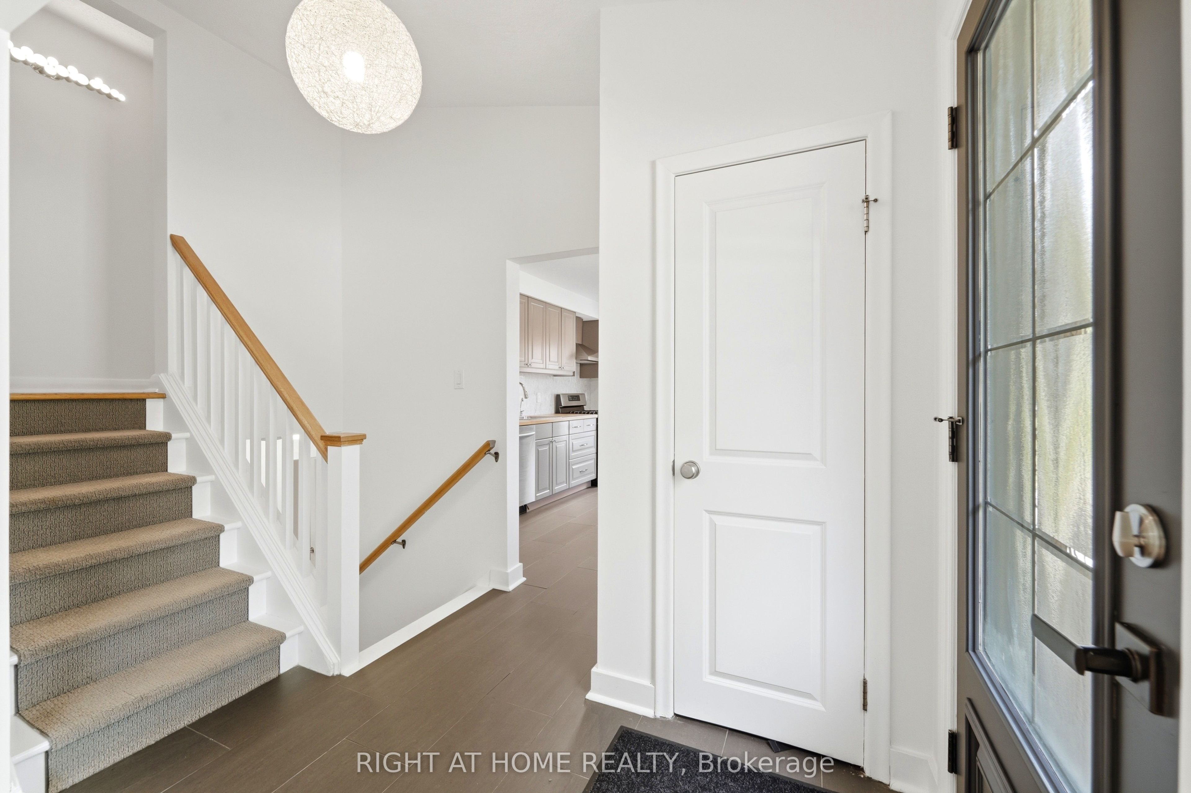 1244 De Quincy Crescent