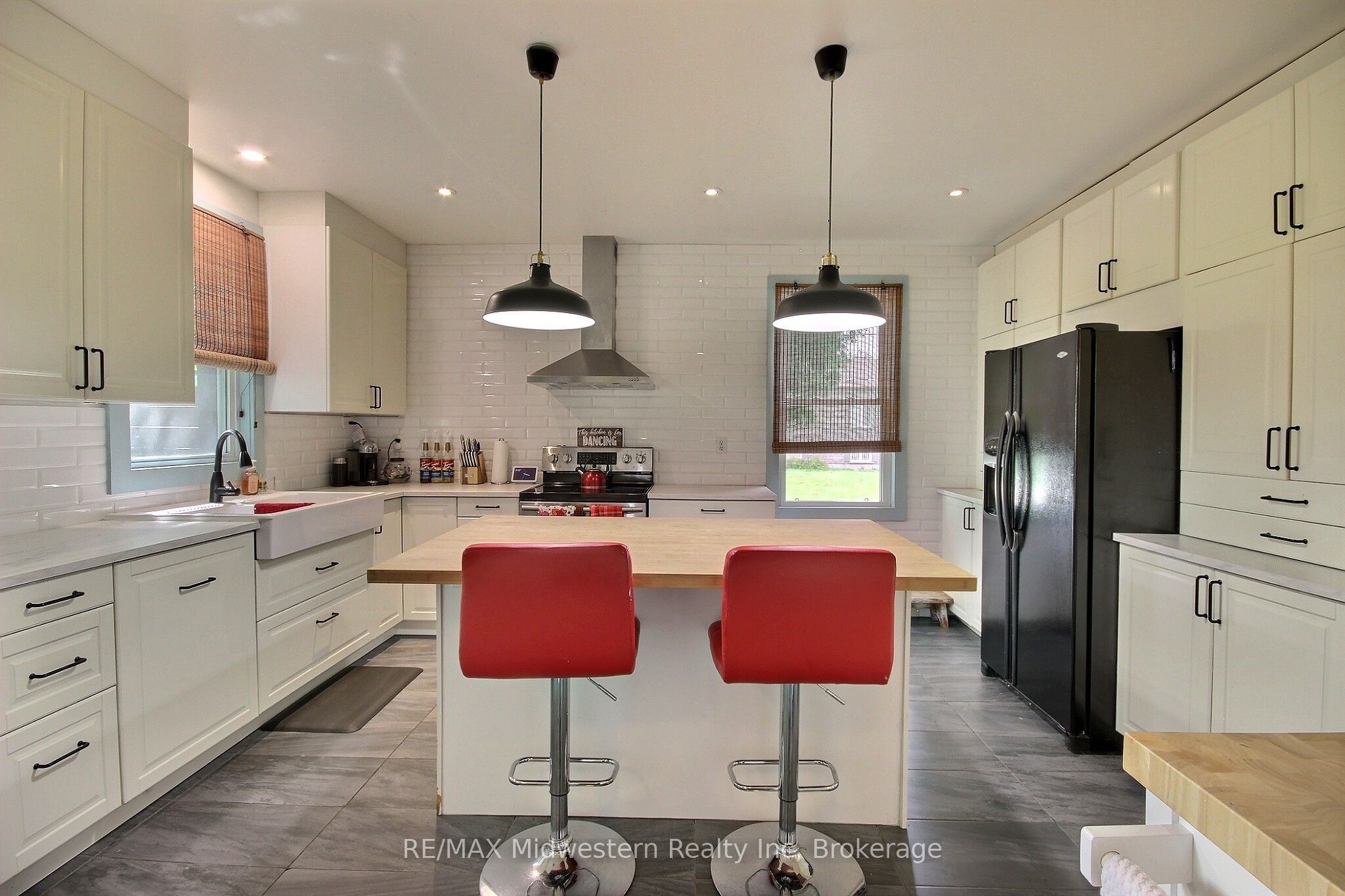 206 Union Street E
