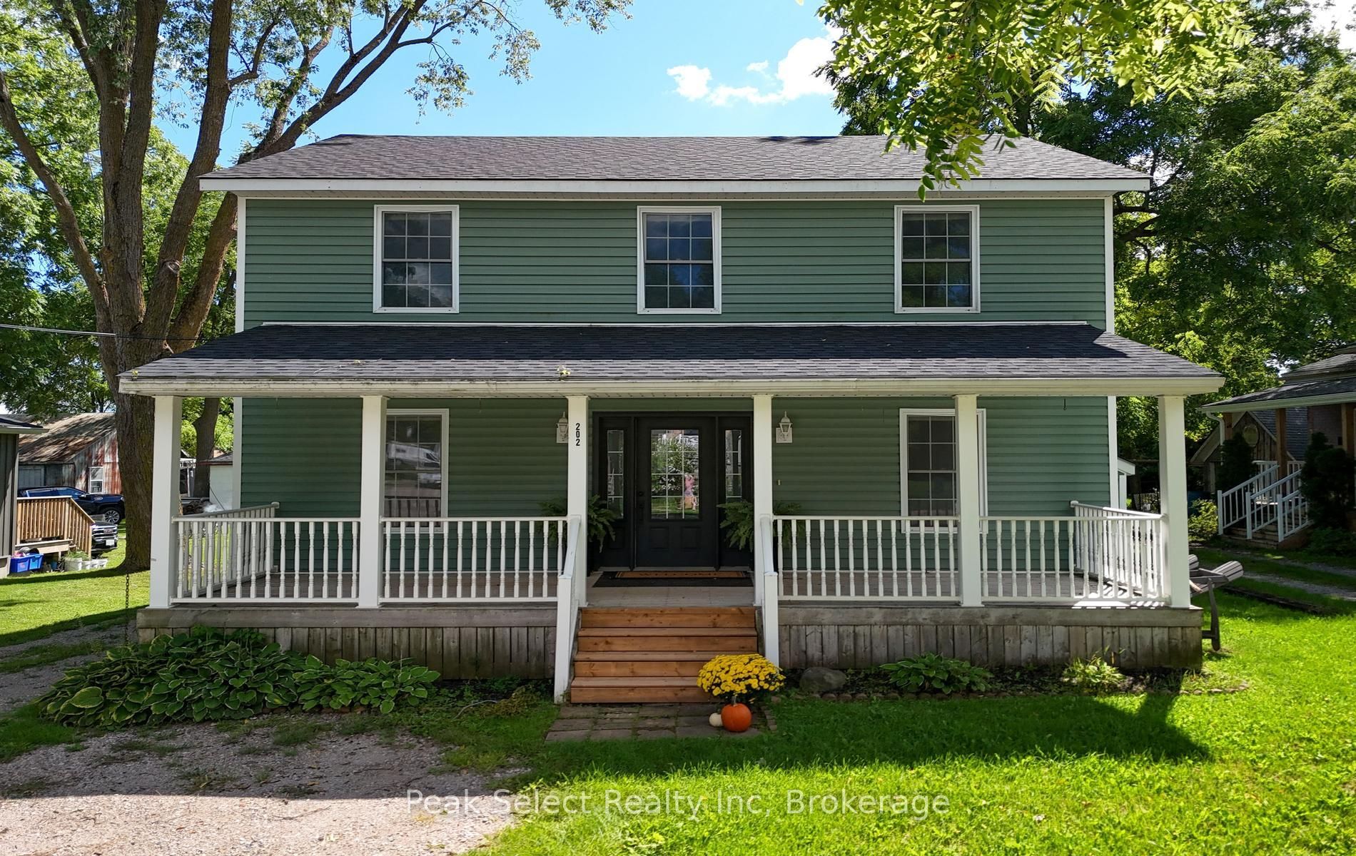 202 Queen Street W