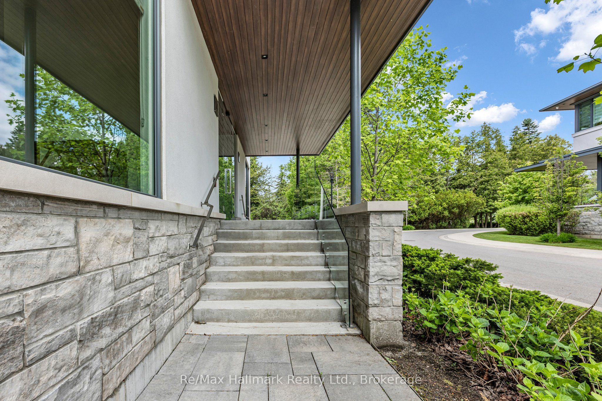 10 MAPLE GROVE Drive 14