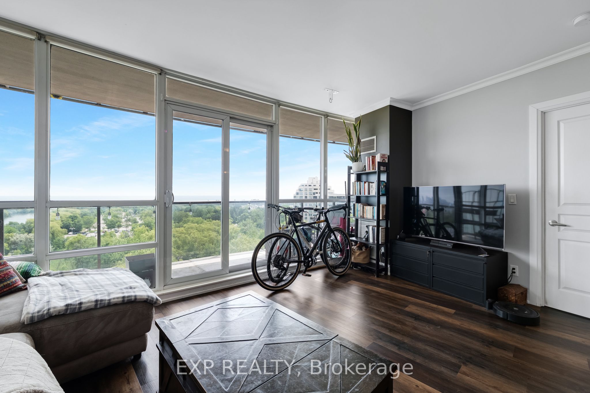 2230 Lake Shore Boulevard W 808