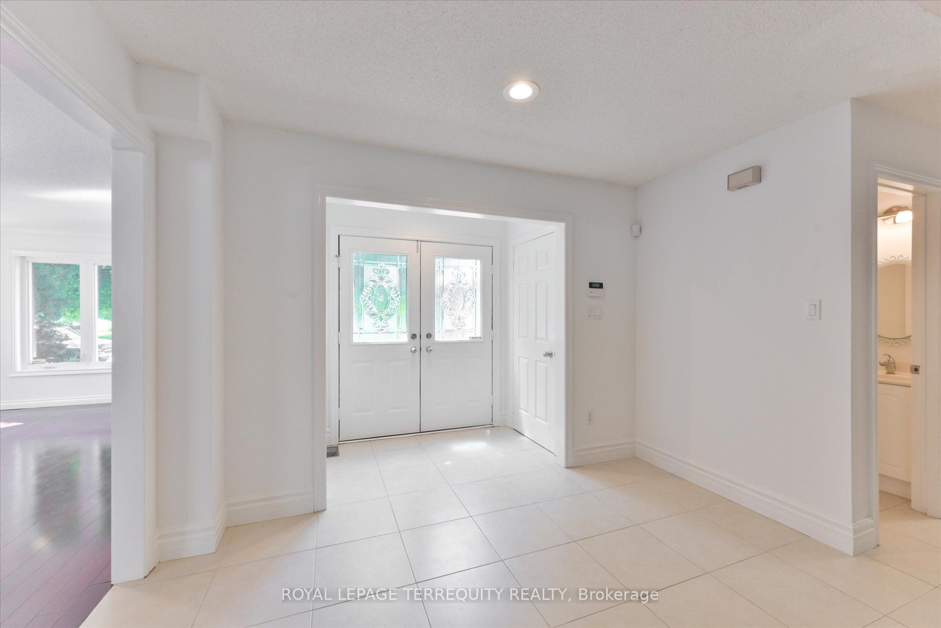 2216 Dunvegan Avenue