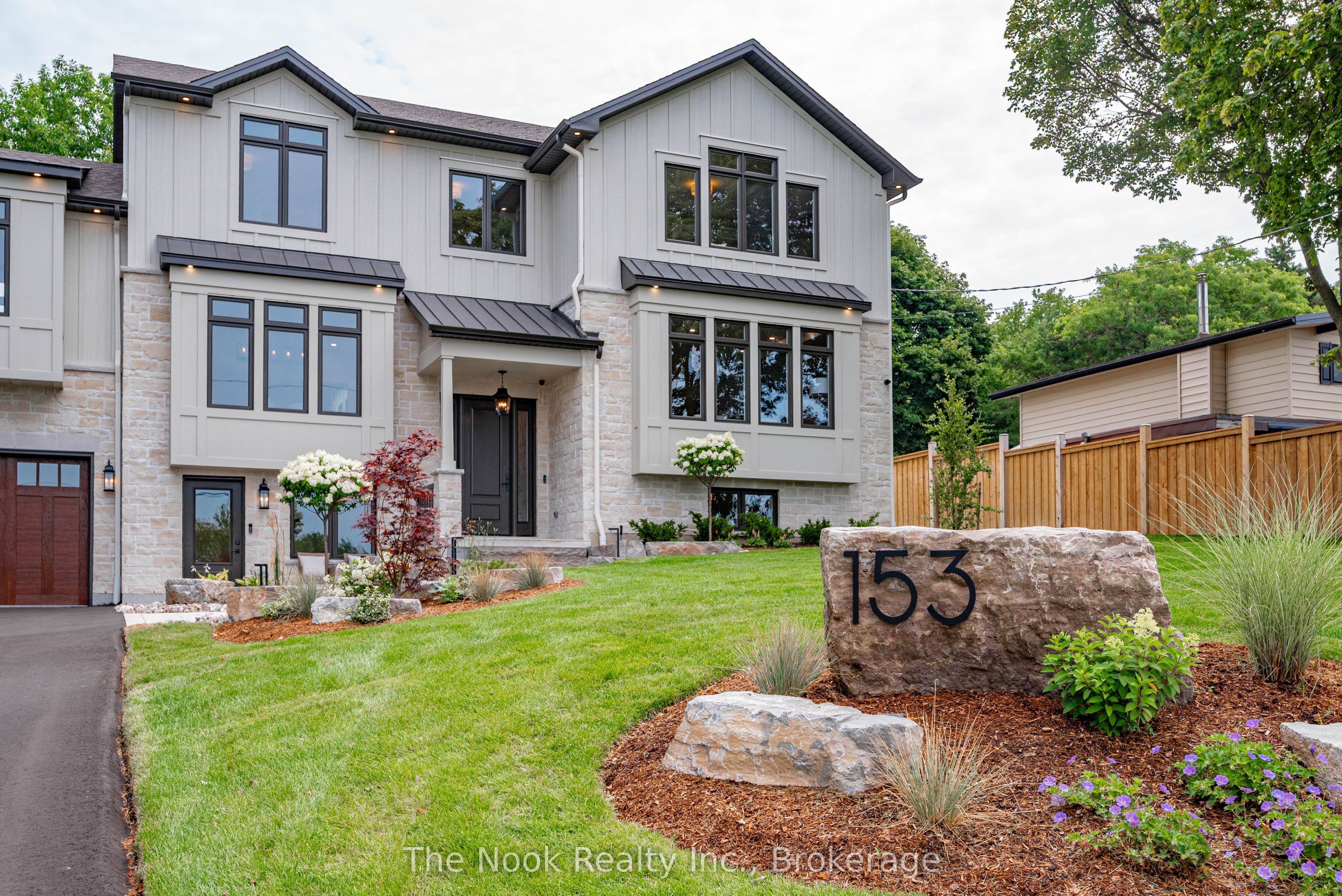153 Elizabeth Crescent N