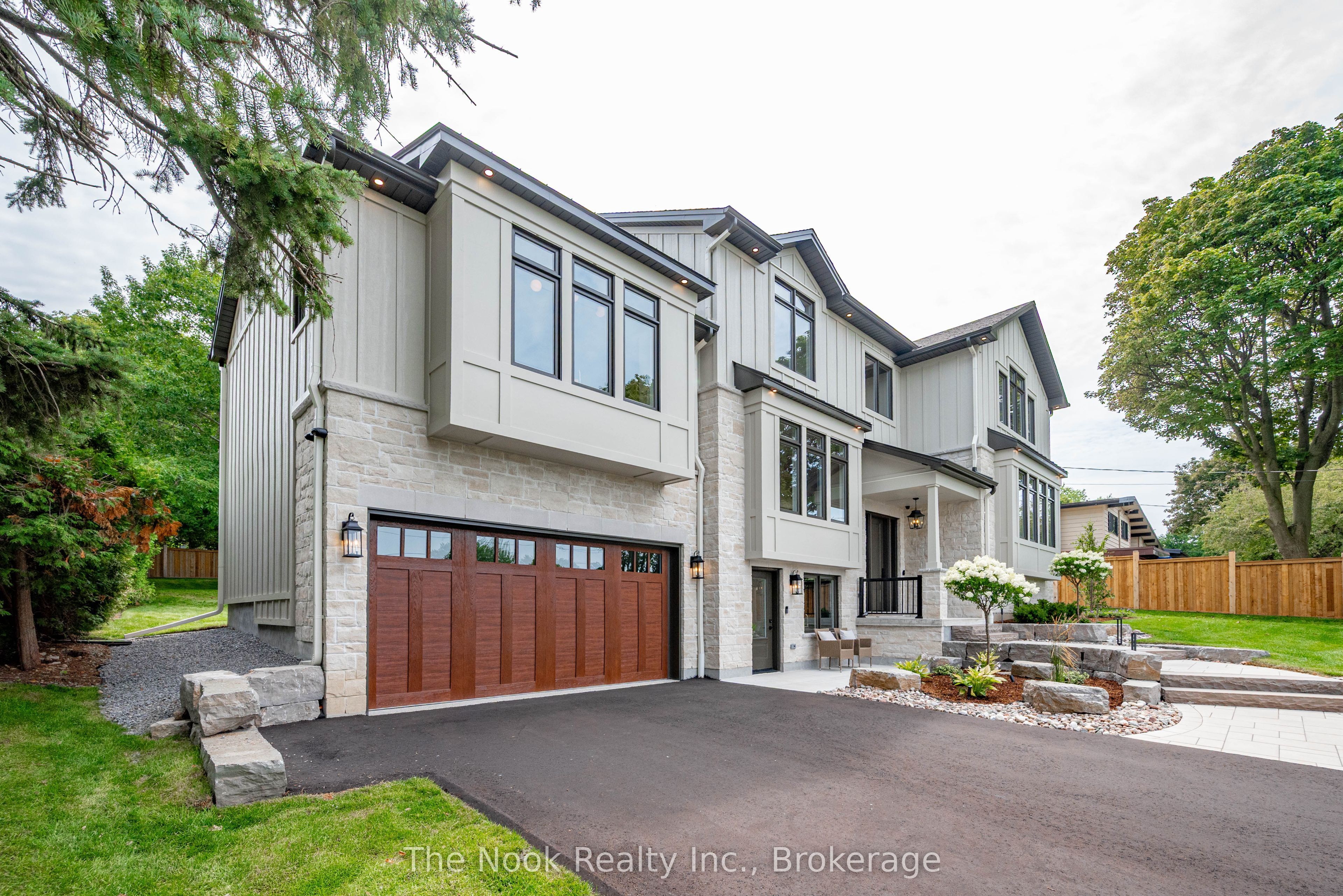 153 Elizabeth Crescent N
