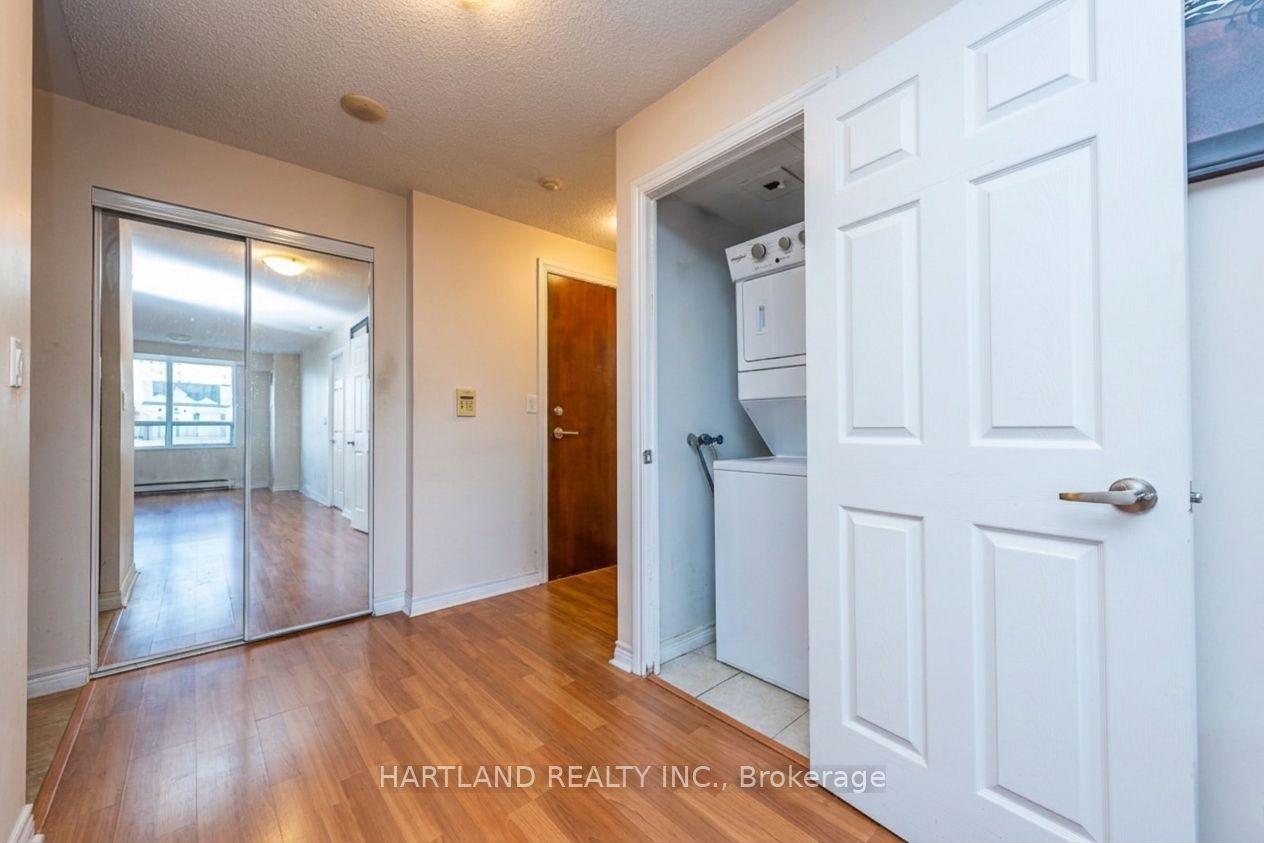 310 Burnhamthorpe Road W 405