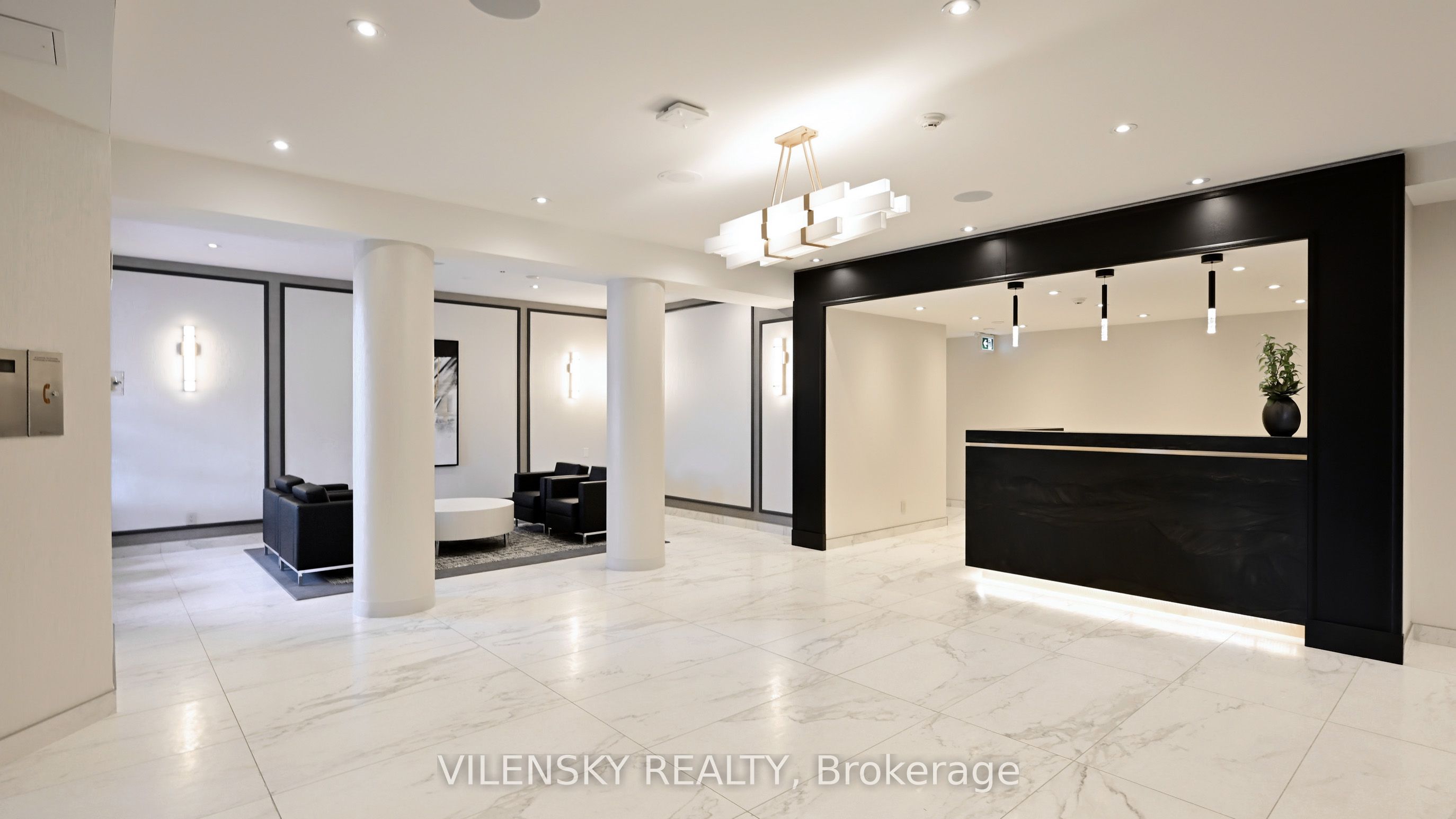 7460 Bathurst Street 214