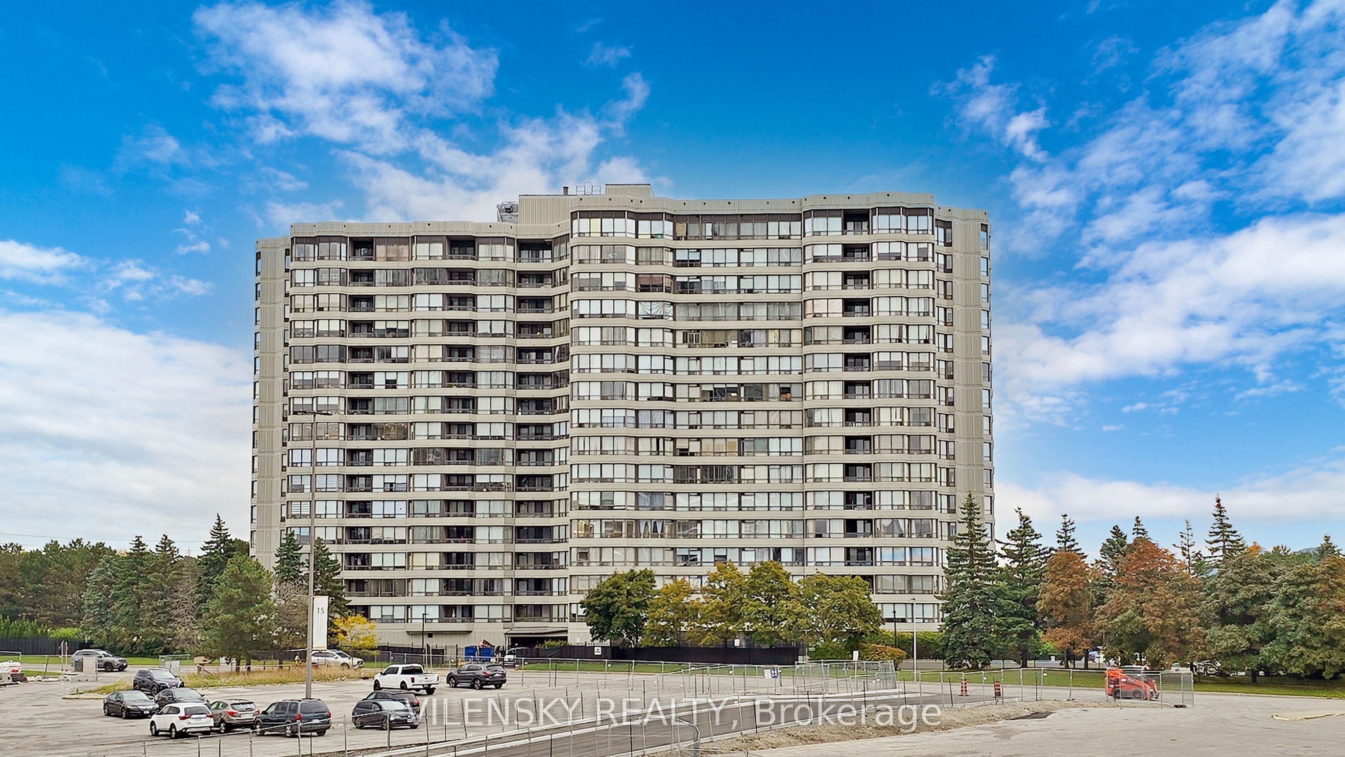7460 Bathurst Street 214
