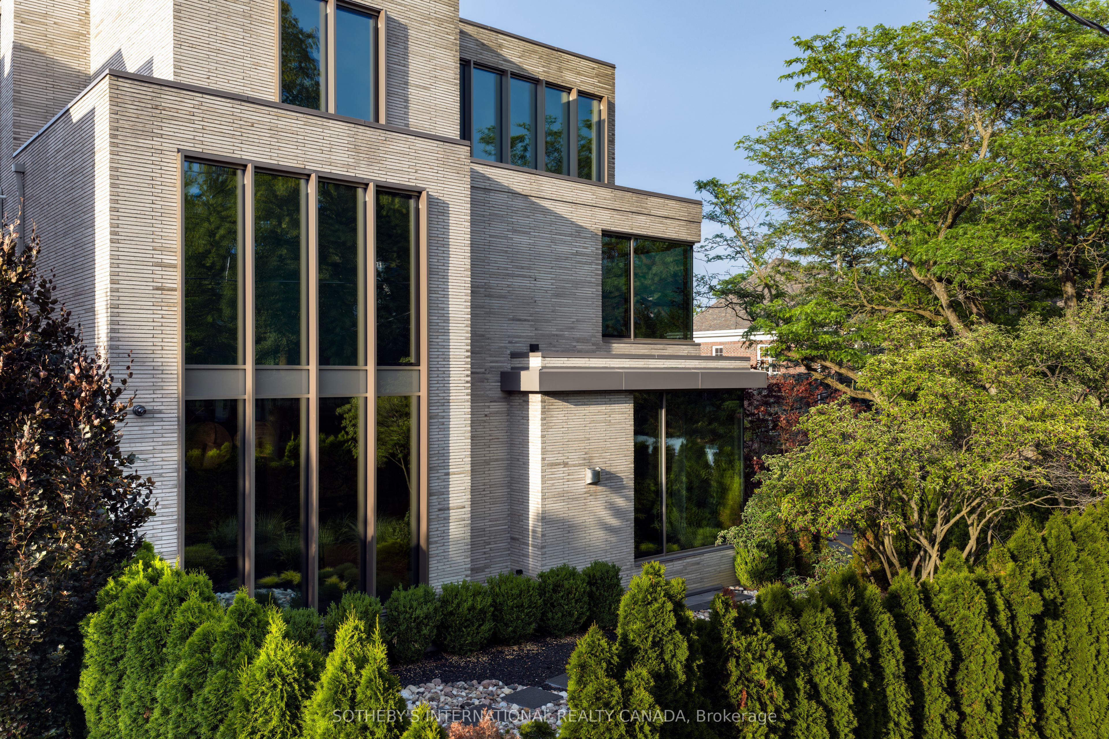 211 Dunvegan Road