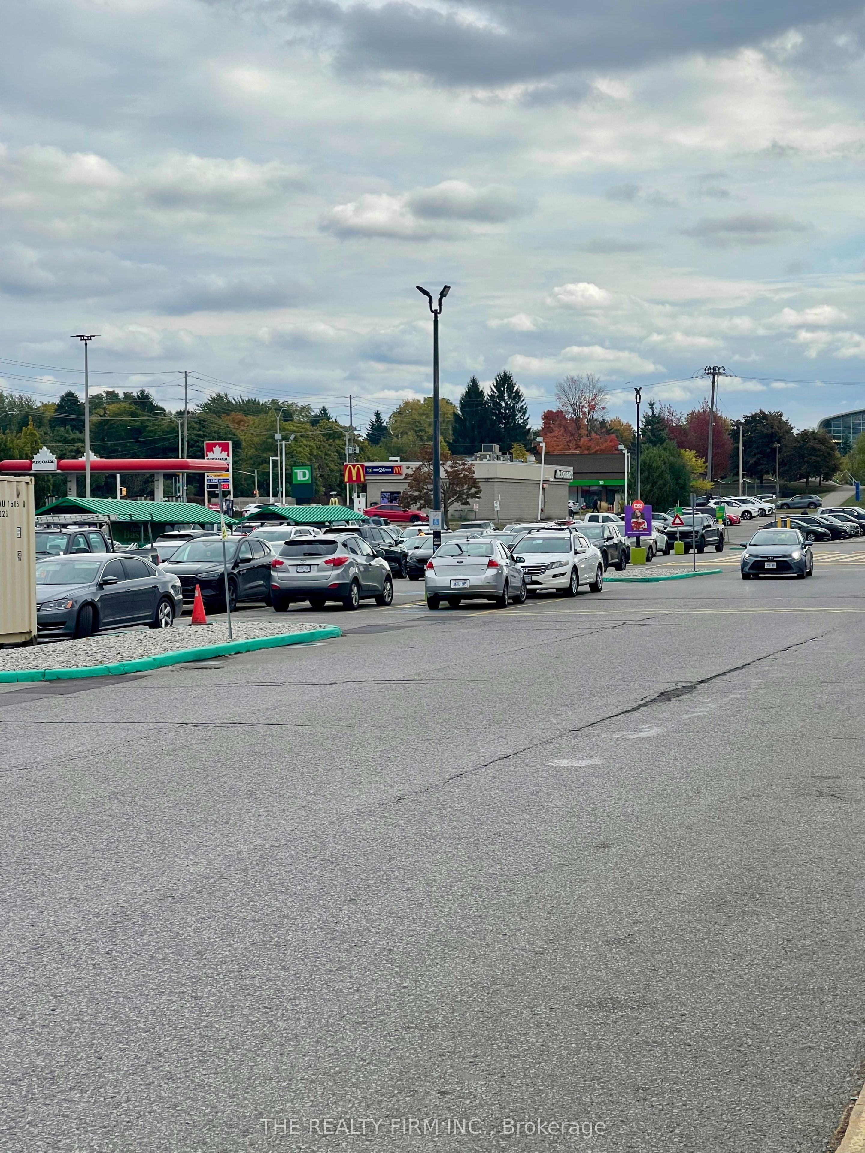 1225 Wonderland Road N 19