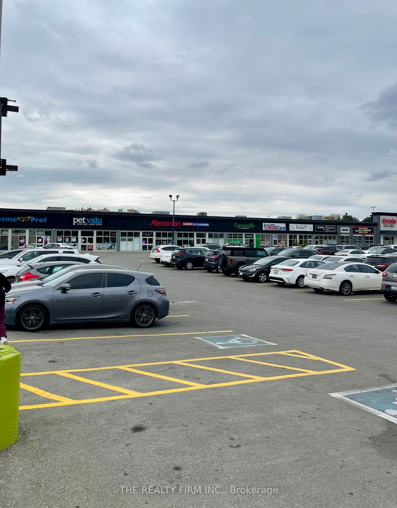 1225 Wonderland Road N 19