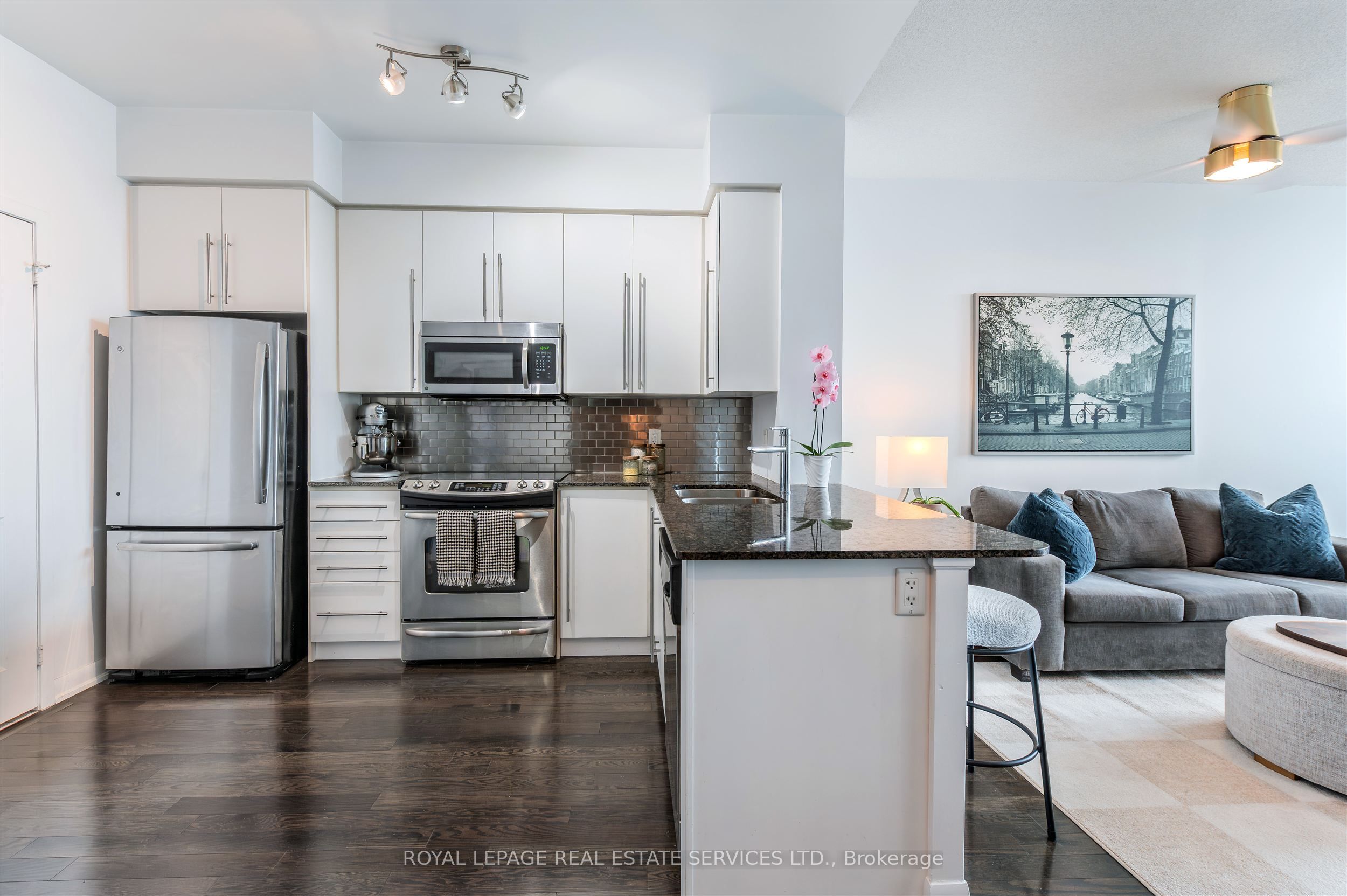 215 Sherway Gardens Road PH101