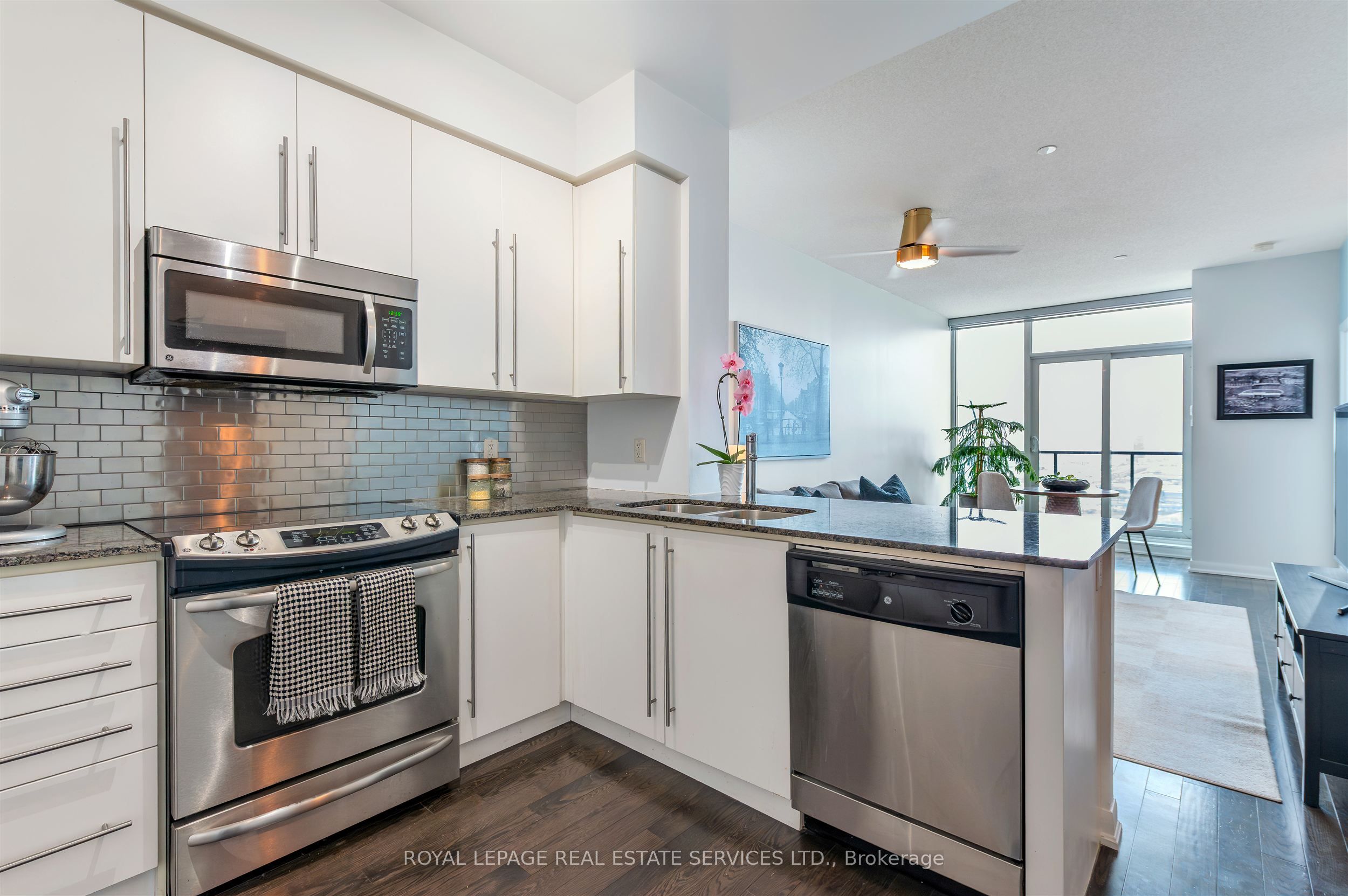 215 Sherway Gardens Road PH101