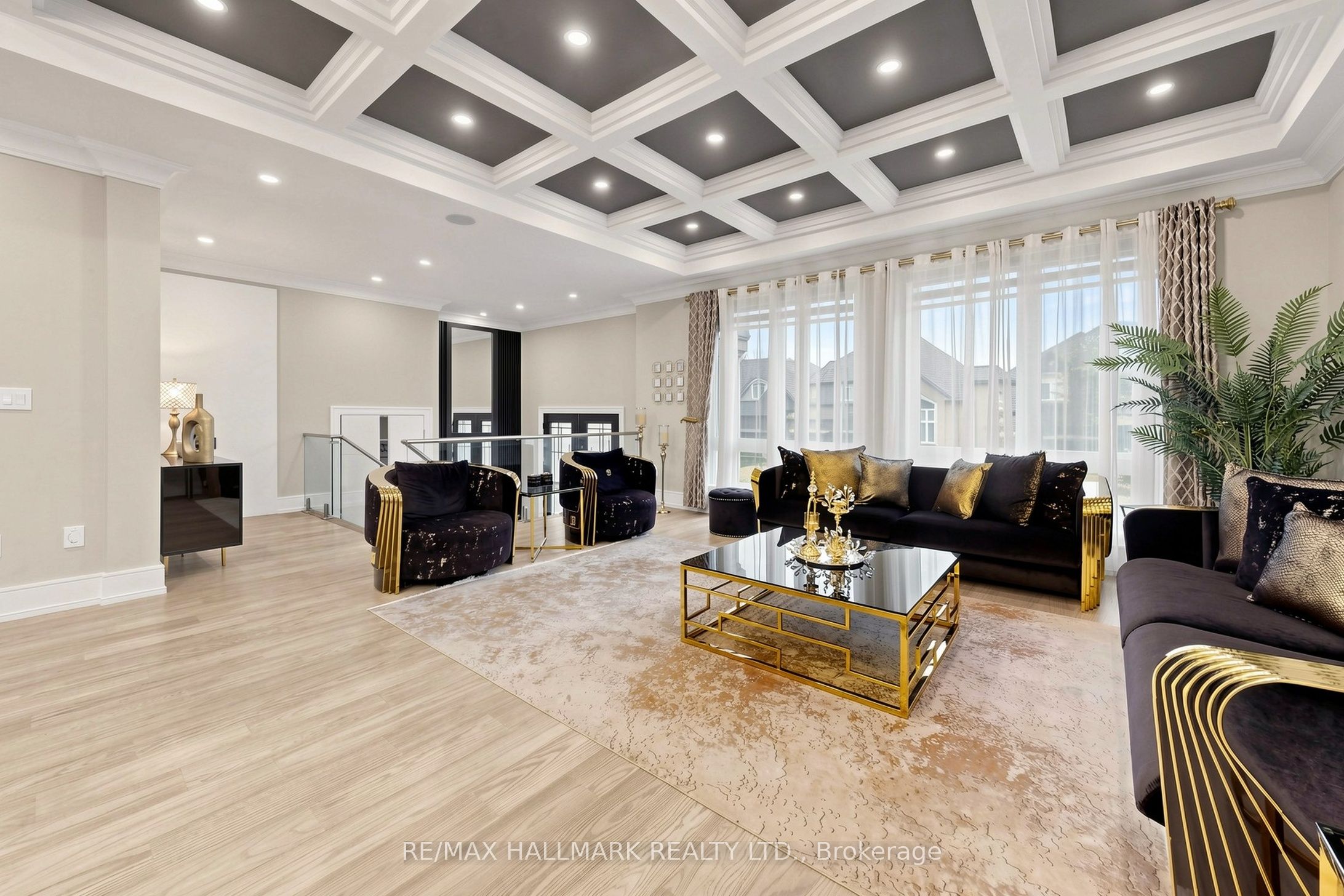 901 Wingarden Crescent