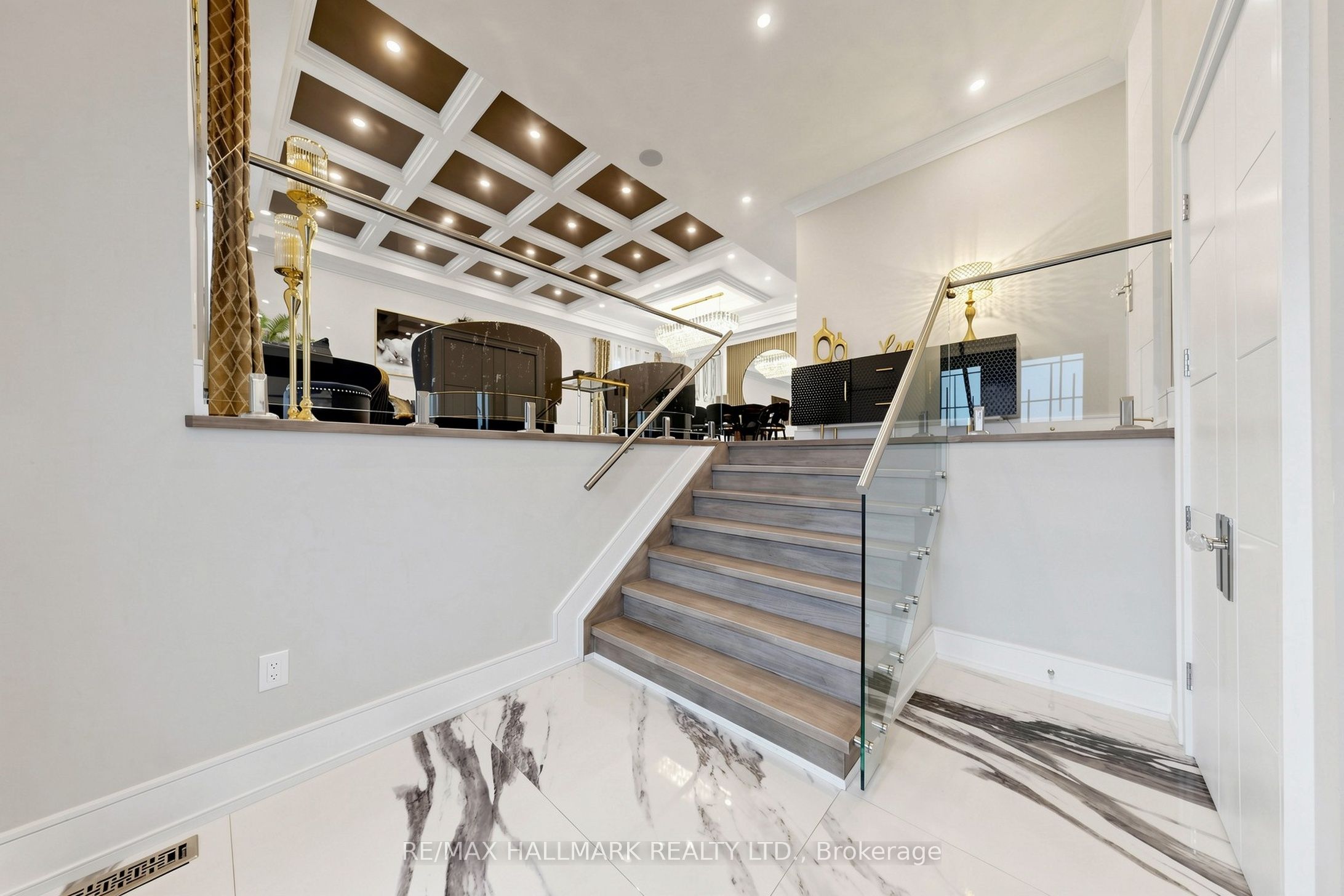 901 Wingarden Crescent