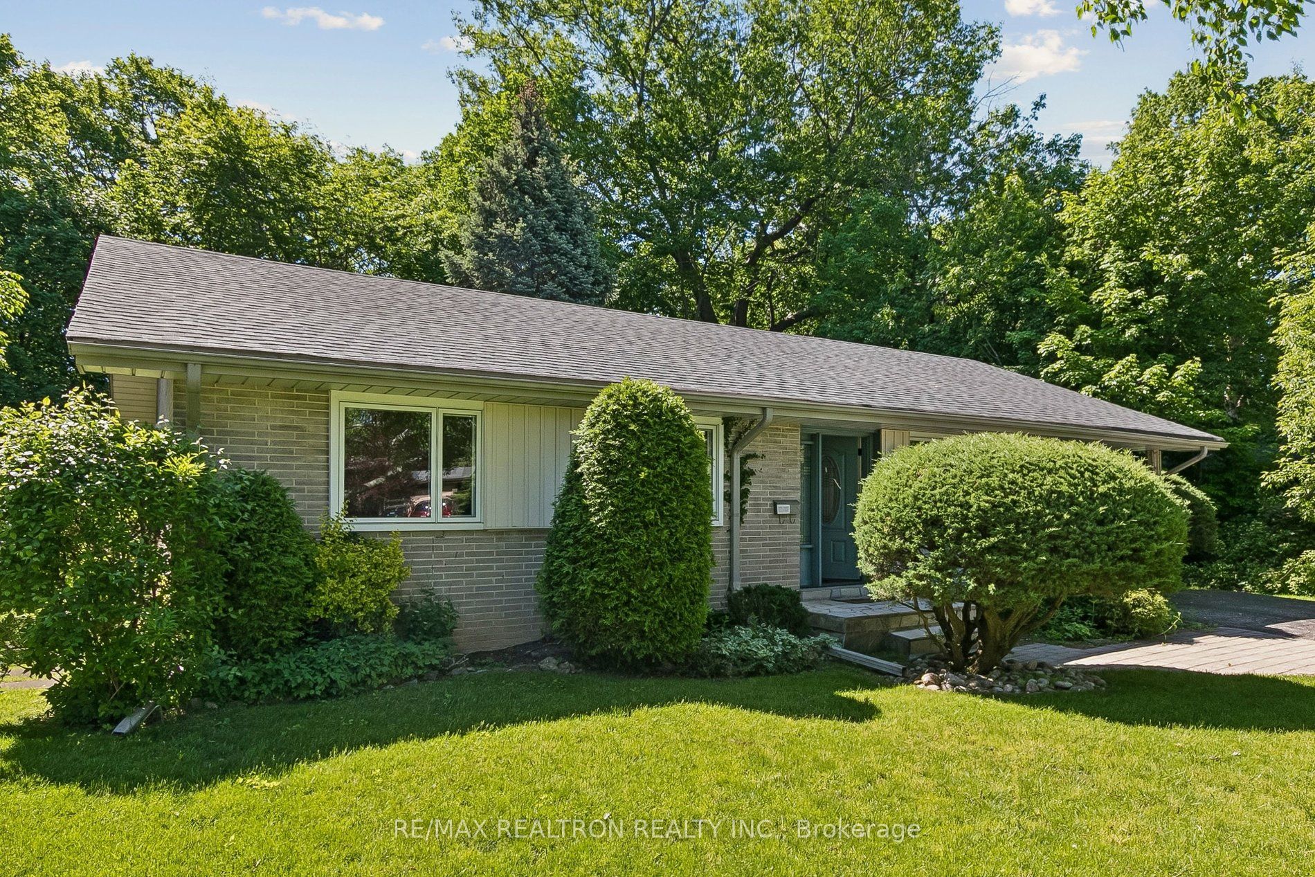 25 Groveland Crescent