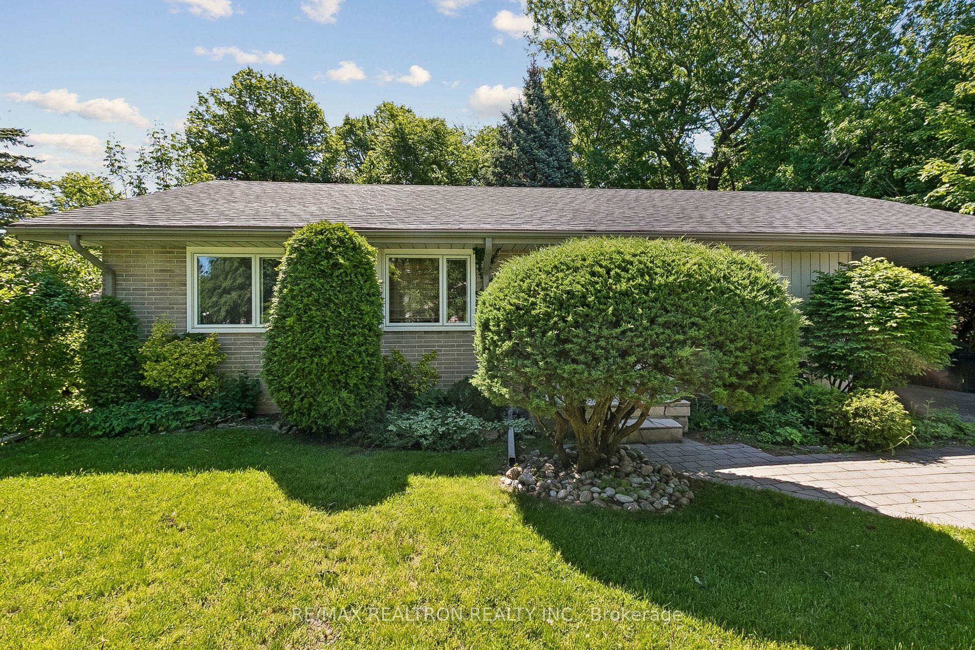 25 Groveland Crescent